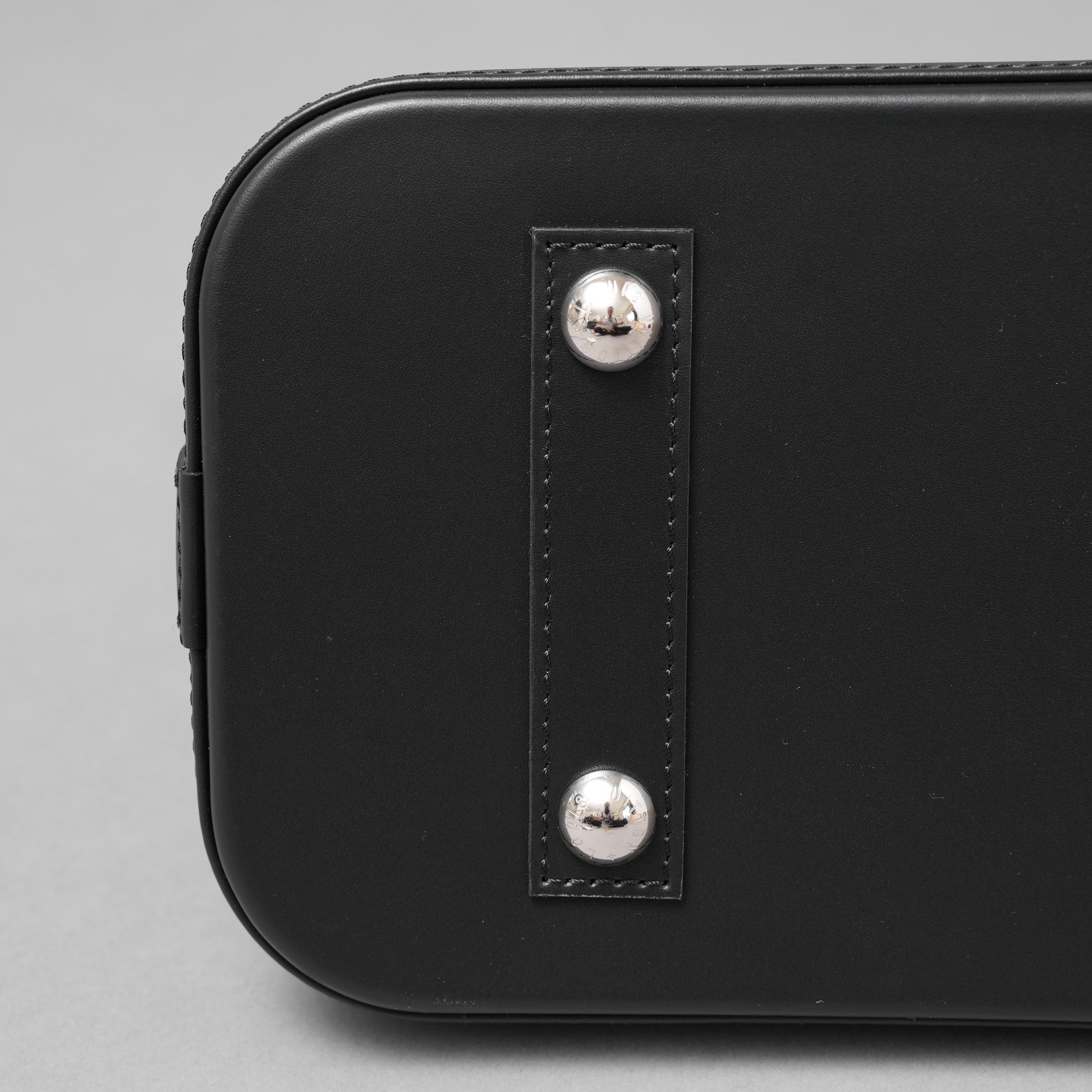 LOUIS VUITTON ルイヴィトン / 美品 22SS アルマ PM レザー / モノグラムレース ハンドバッグ バッグ / パドロック クロシェット / M20355 / BLACK × RED /レディース
