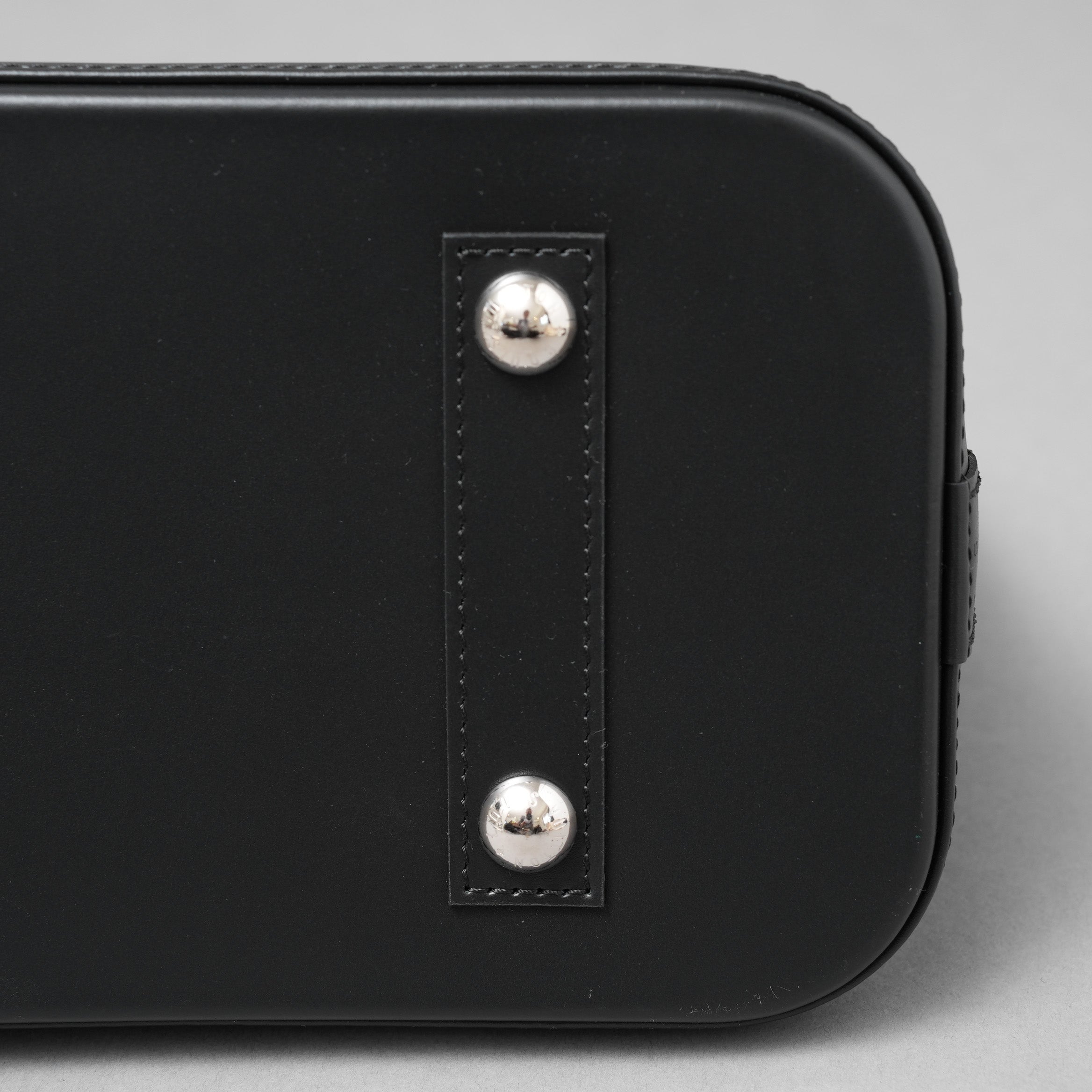LOUIS VUITTON ルイヴィトン / 美品 22SS アルマ PM レザー / モノグラムレース ハンドバッグ バッグ / パドロック クロシェット / M20355 / BLACK × RED /レディース