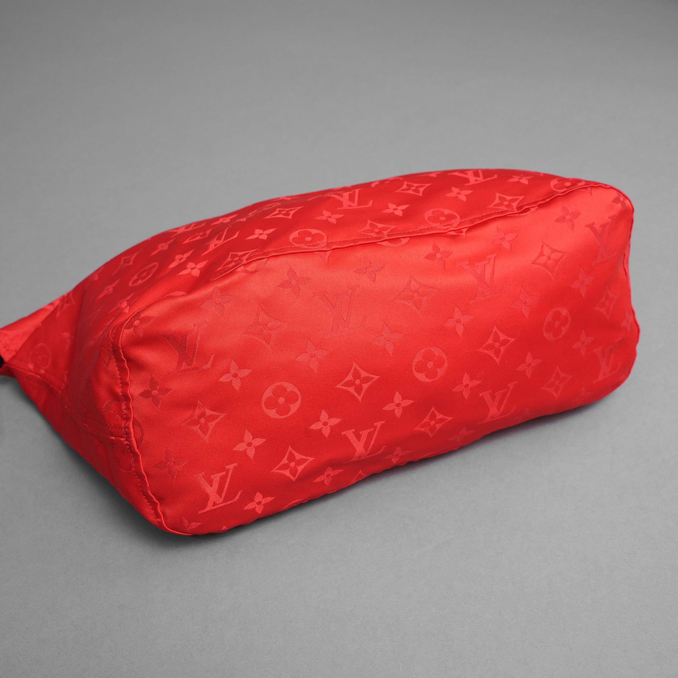 LOUIS VUITTON ルイヴィトン / 美品 22SS アルマ PM レザー / モノグラムレース ハンドバッグ バッグ / パドロック クロシェット / M20355 / BLACK × RED /レディース