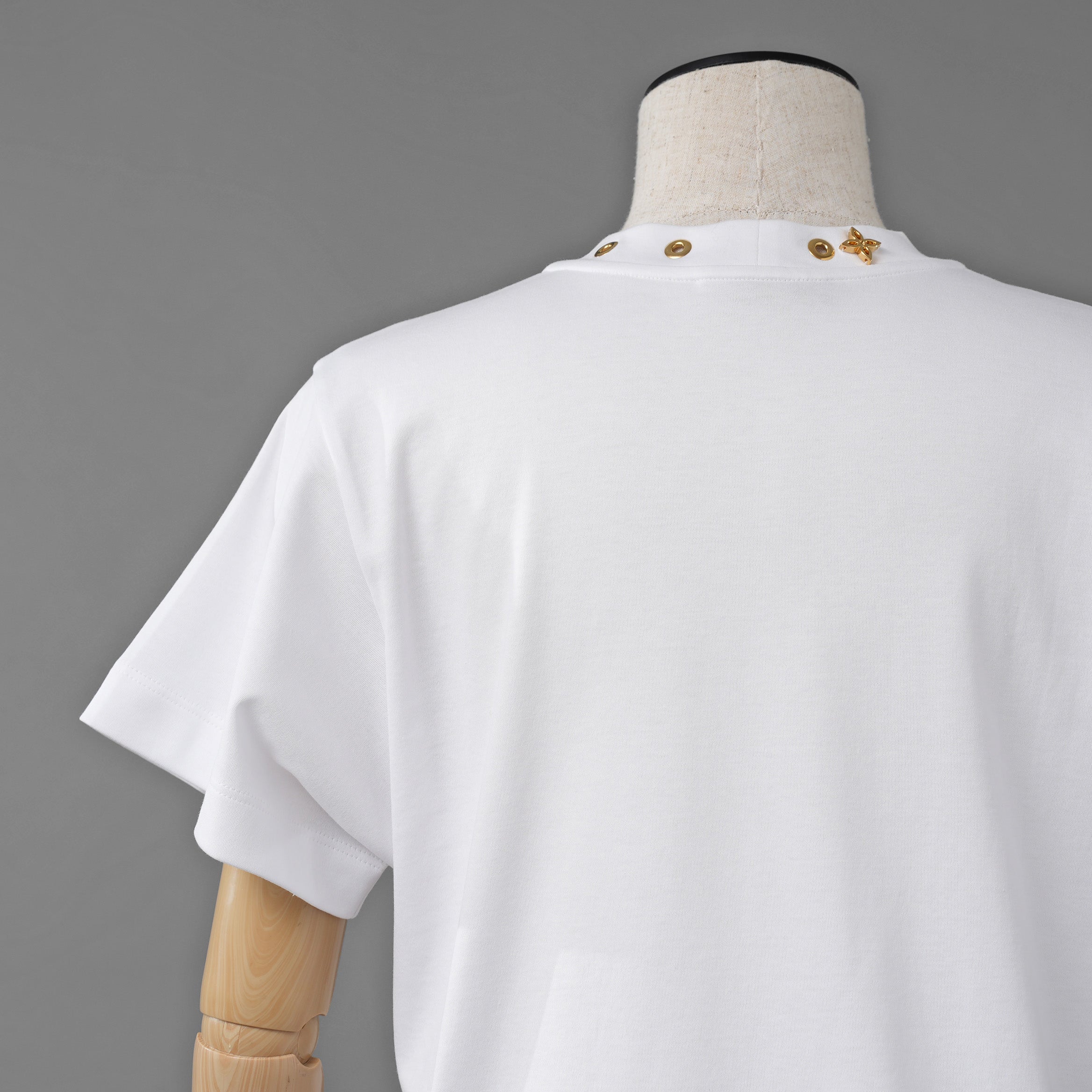 LOUIS VUITTON ルイヴィトン / 25SS モノグラム・フラワー金具 サイドストラップ 半袖Tシャツ / RW191W JG2 FGTS03 / size M （WHITE） レディース
