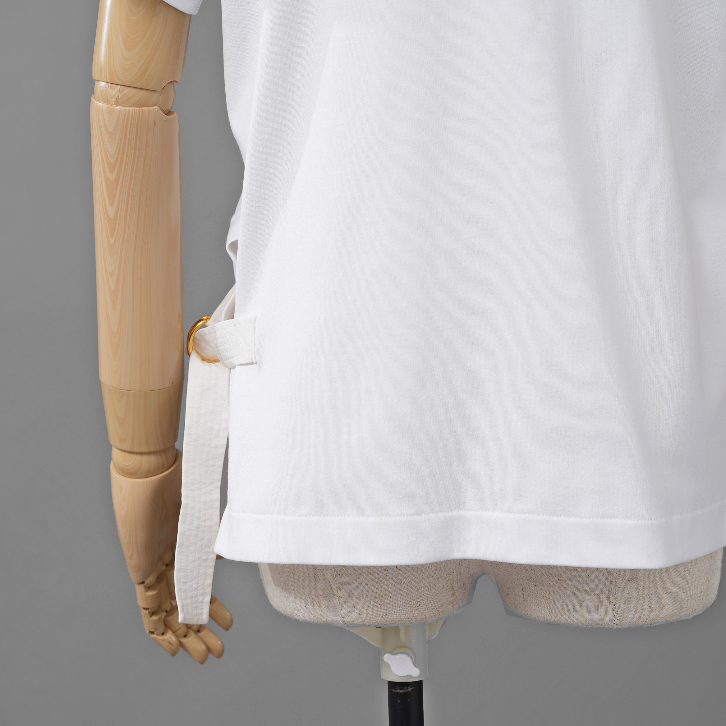 LOUIS VUITTON ルイヴィトン / 25SS モノグラム・フラワー金具 サイドストラップ 半袖Tシャツ / RW191W JG2 FGTS03 / size M （WHITE） レディース