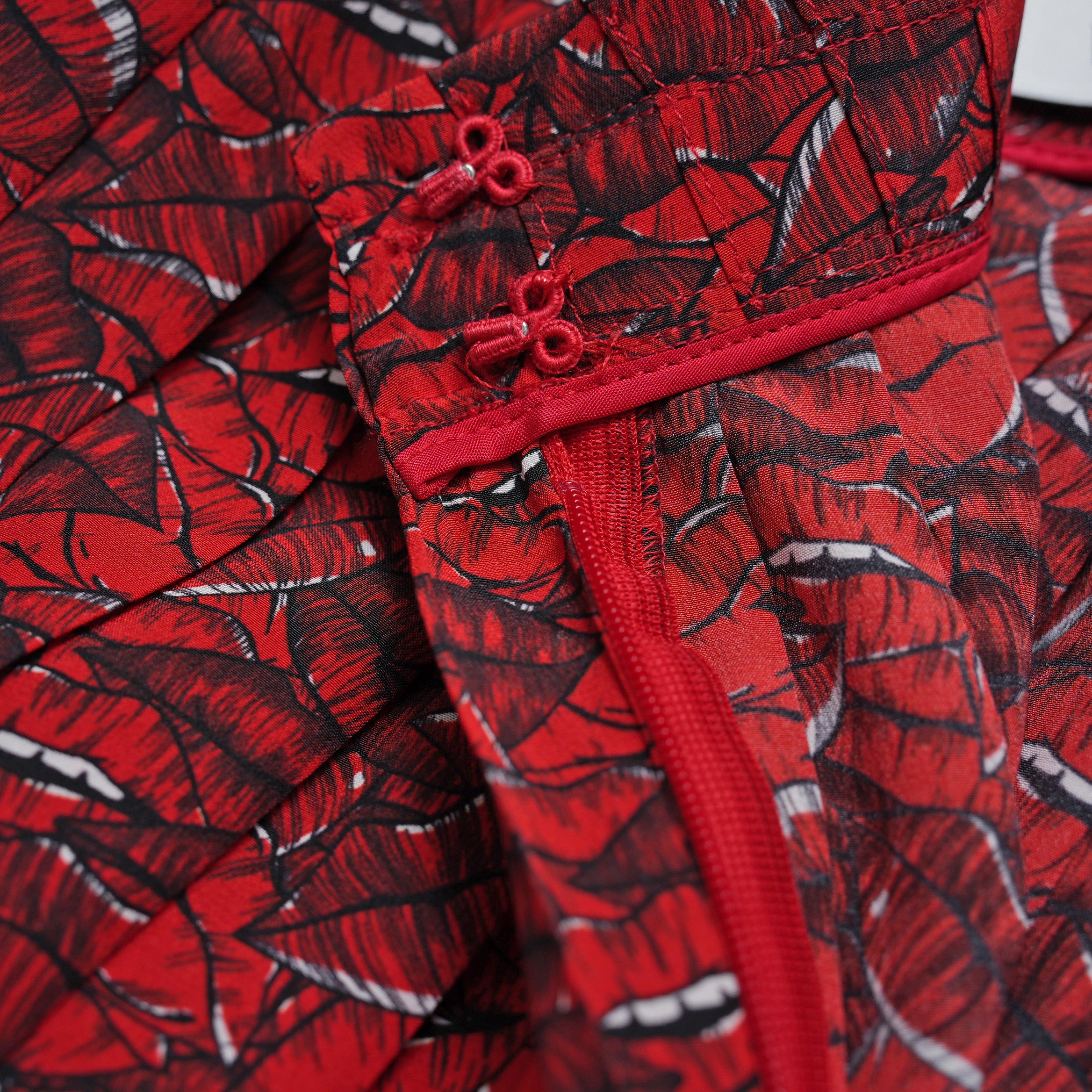 VALENTINO ヴァレンティノ / 美品 21SS シルク100％ リッププリント プリーツ ロングスカート / VB3RA74062W / size 38 (RED) レディース