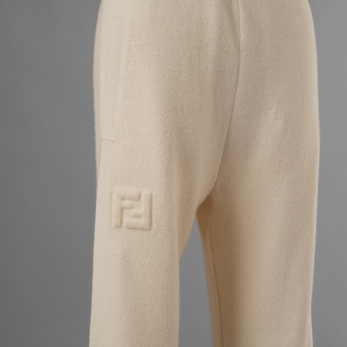 FENDI フェンディ / 美品 21AW カシミア FFエンボス フーディ ニットパンツ / FZR763 ALAK / size 40 (IVORY) レディース 352075-izm