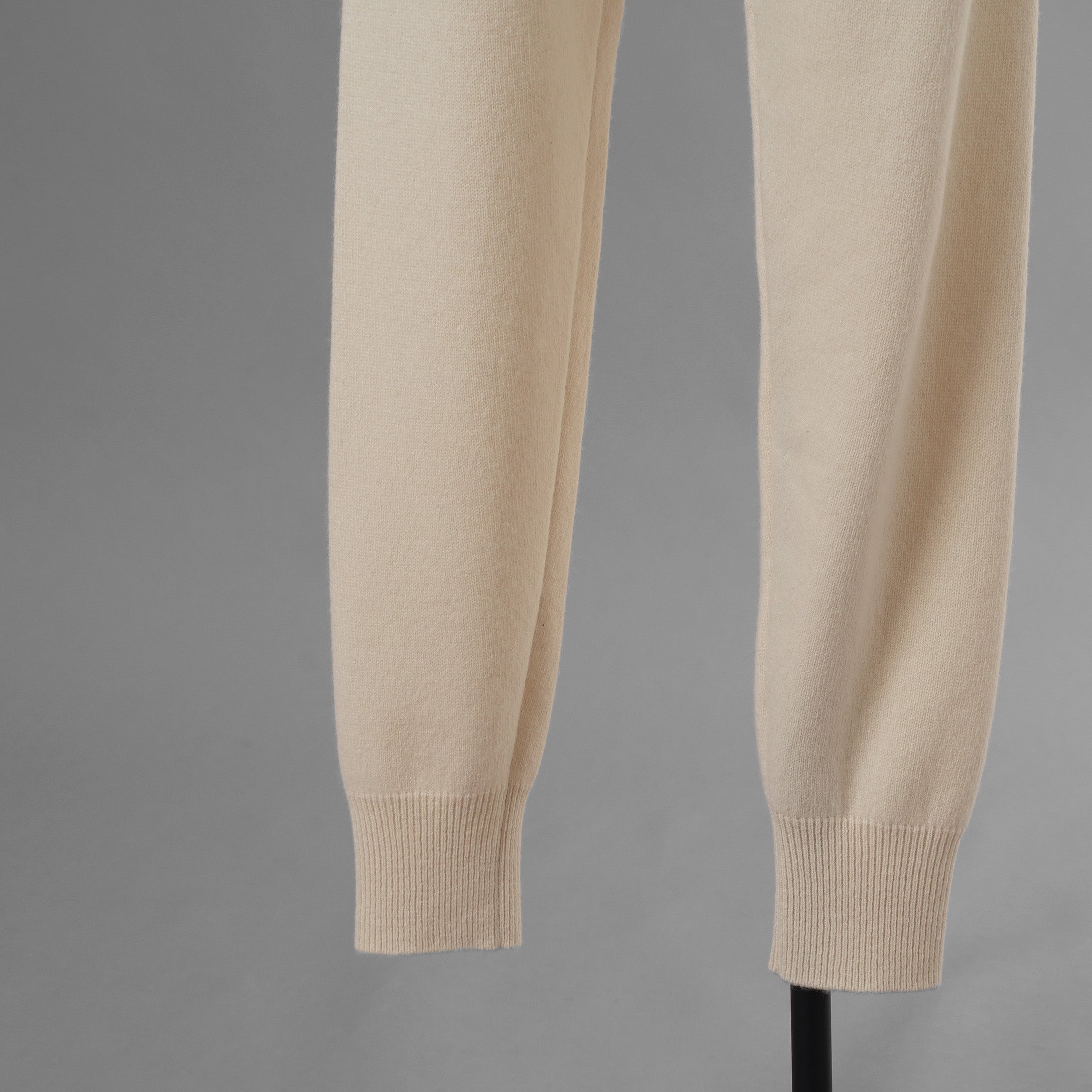FENDI フェンディ / 美品 21AW カシミア FFエンボス フーディ ニットパンツ / FZR763 ALAK / size 40 (IVORY) レディース 352075-izm