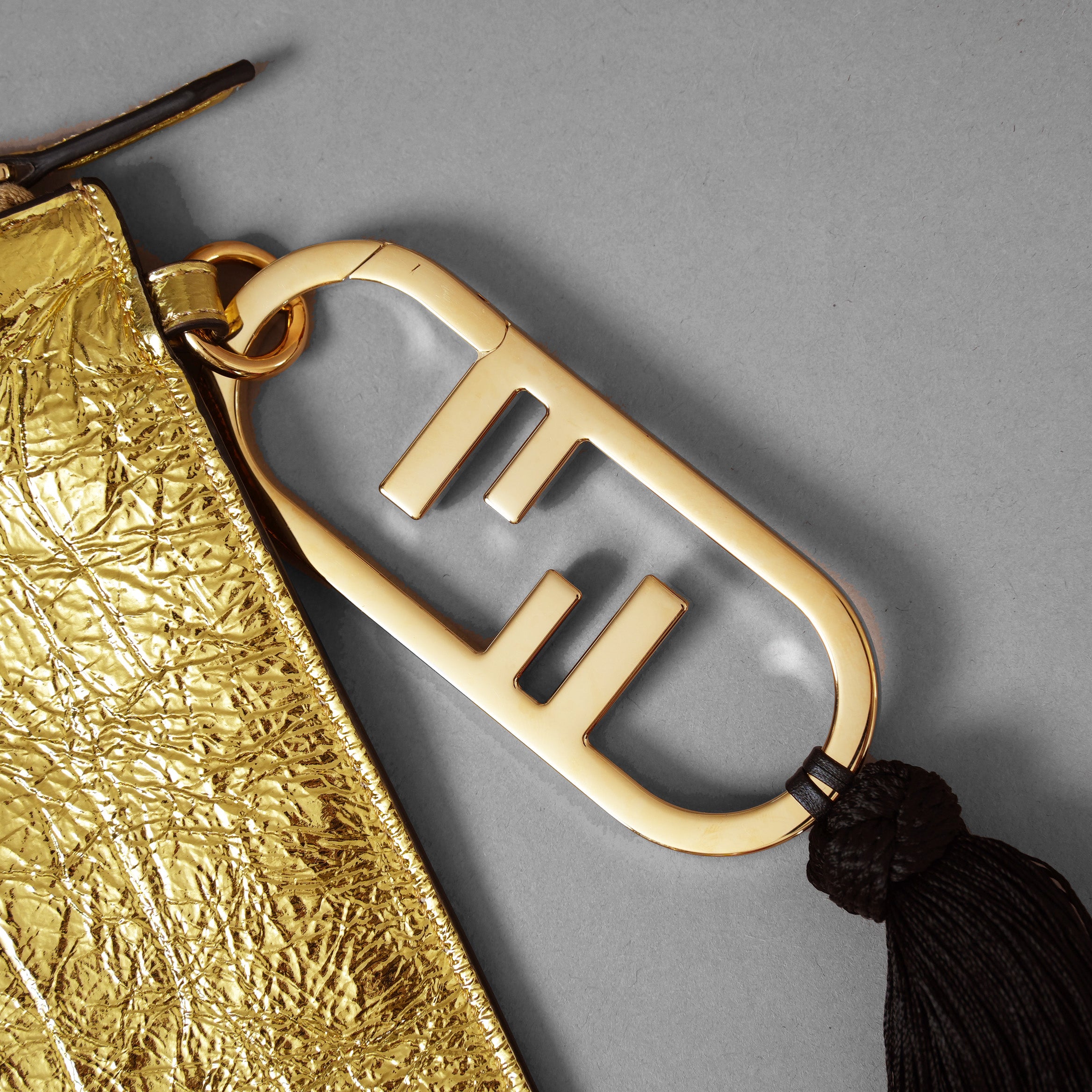 FENDI フェンディ / 美品 ラージフラットポーチ クラッチ バッグ / 8N0178AISP / （GOLD) アクセサリー 352058-izm