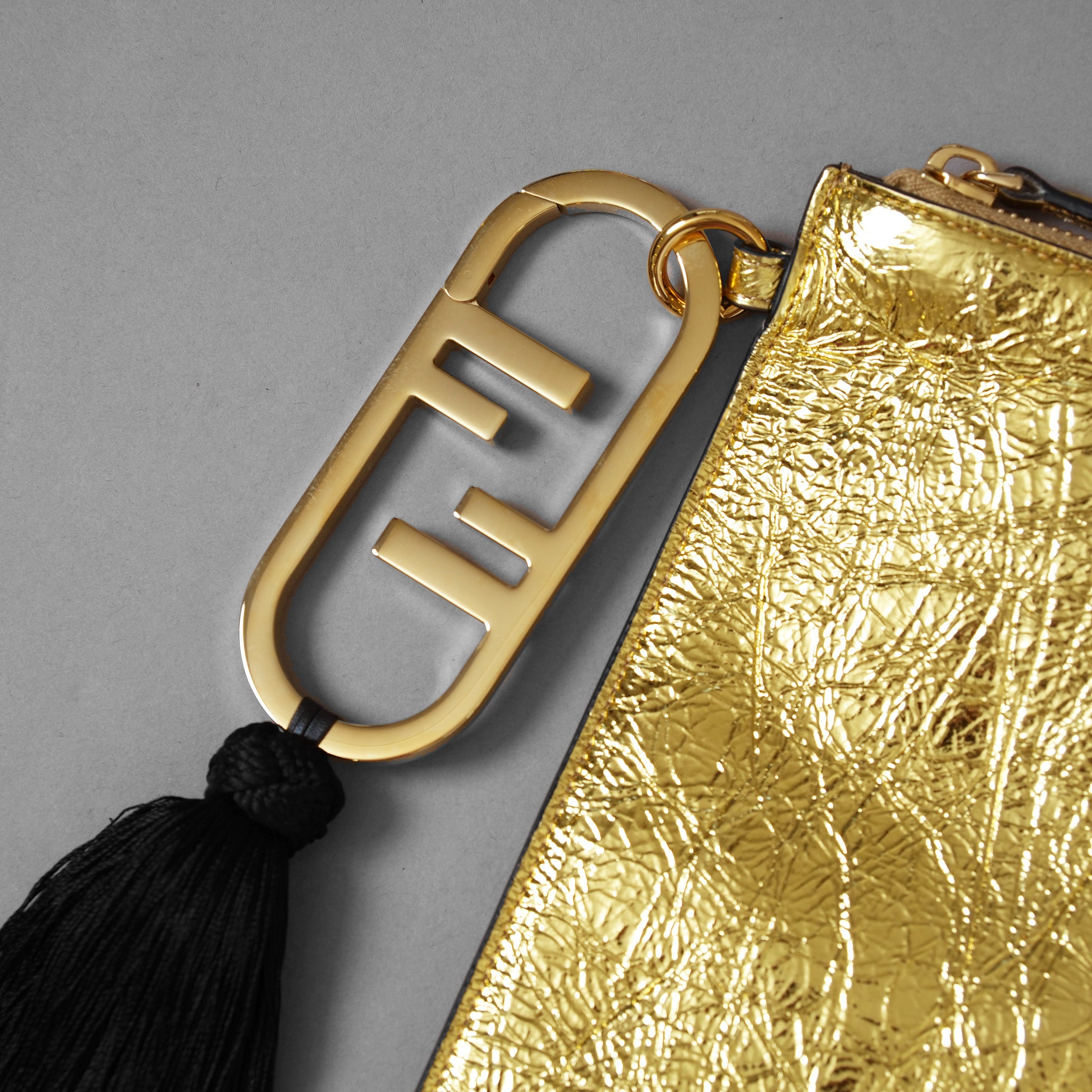FENDI フェンディ / 美品 ラージフラットポーチ クラッチ バッグ / 8N0178AISP / （GOLD) アクセサリー 352058-izm