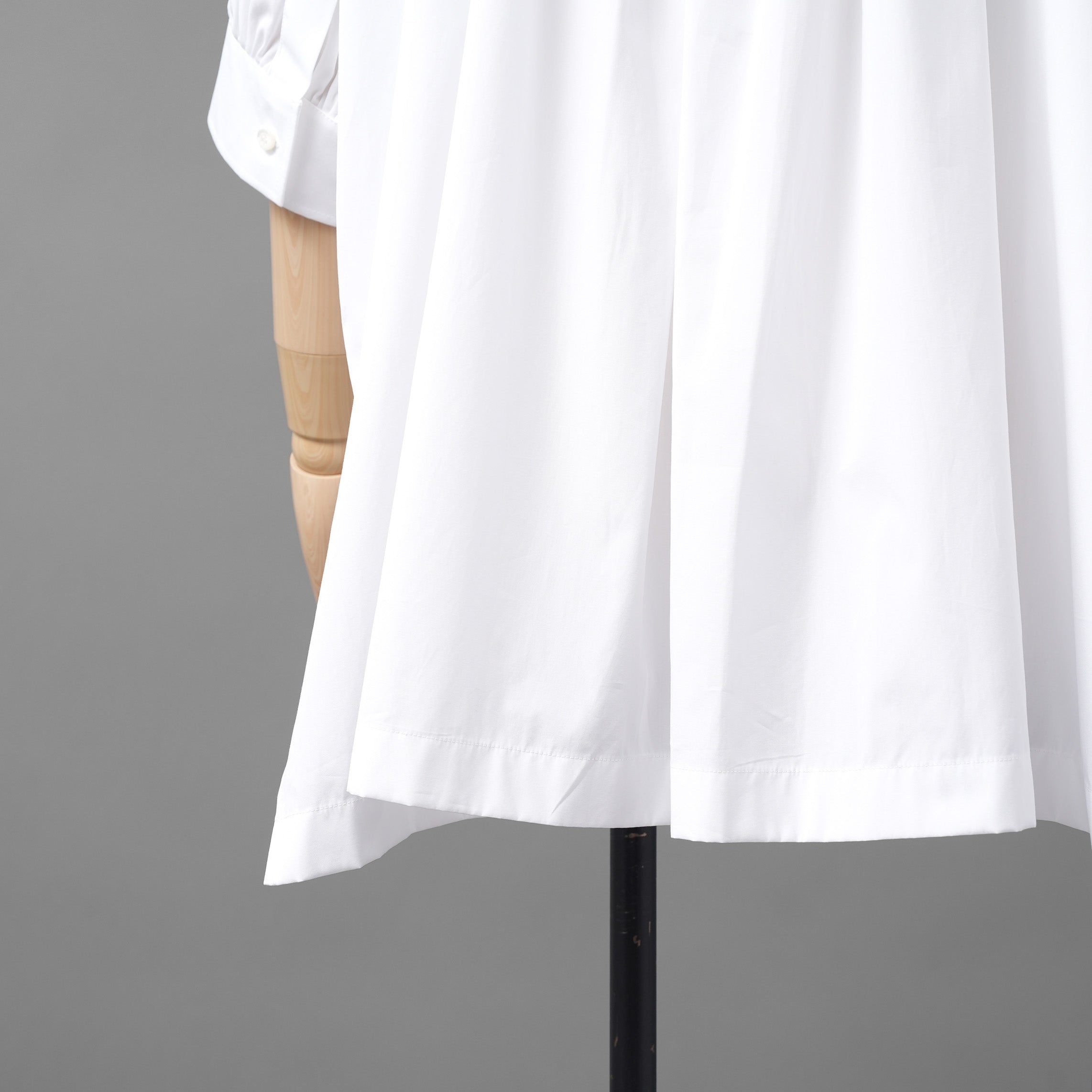 Christian Dior クリスチャンディオール / 美品 22SS Bee ビー刺繍 パフスリーブ コットン ブラウス シャツ / 半袖シャツ / 321B36A3356 / size 42 (WHITE) レディース