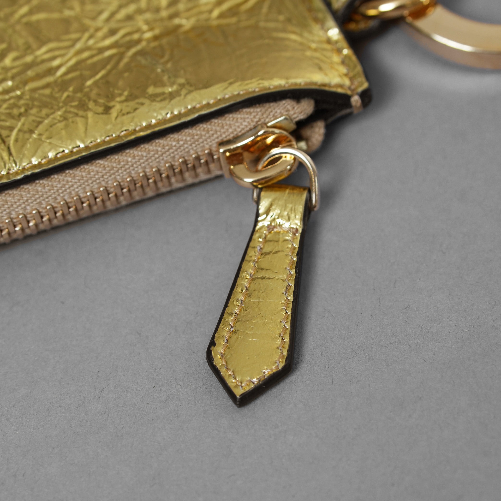 FENDI フェンディ / 美品 ラージフラットポーチ クラッチ バッグ / 8N0178AISP / （GOLD) アクセサリー 352058-izm