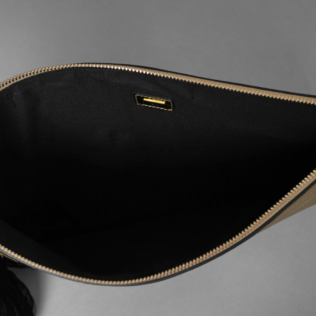 FENDI フェンディ / 美品 ラージフラットポーチ クラッチ バッグ / 8N0178AISP / (GOLD) アクセサリー 352058-izm