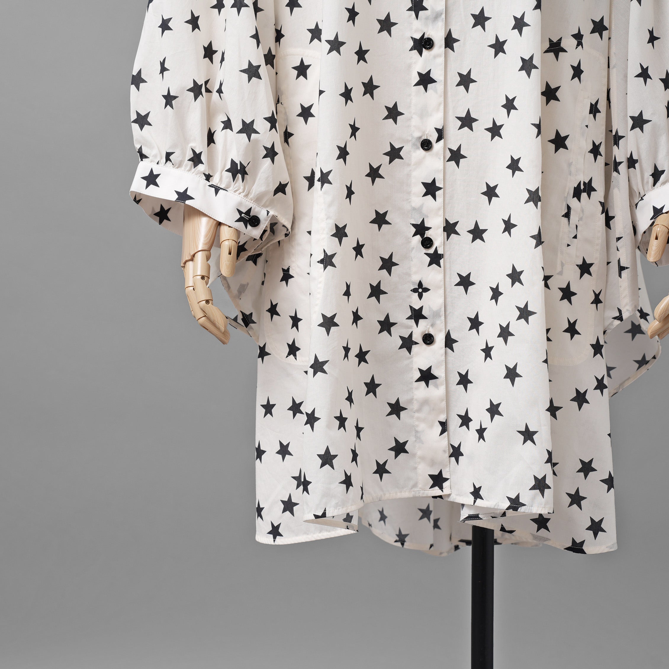 LOUIS VUITTON ルイヴィトン /  22AW LVロゴ・スタープリント ルーズシャツ ワンピース / 星柄 シャツ ワンピース / 1AA9FH / size 34 (IVORY WHITE) レディース