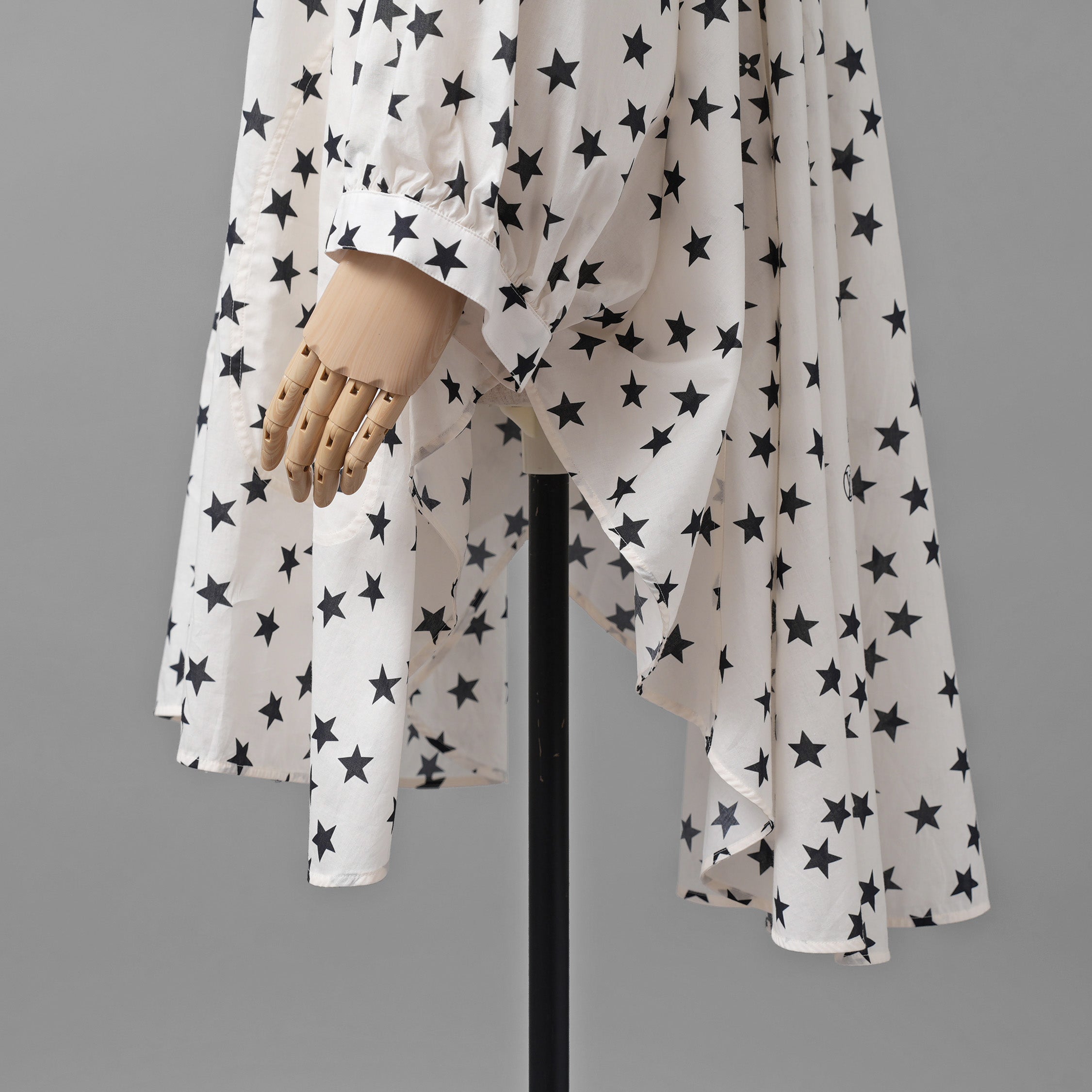 LOUIS VUITTON ルイヴィトン /  22AW LVロゴ・スタープリント ルーズシャツ ワンピース / 星柄 シャツ ワンピース / 1AA9FH / size 34 (IVORY WHITE) レディース