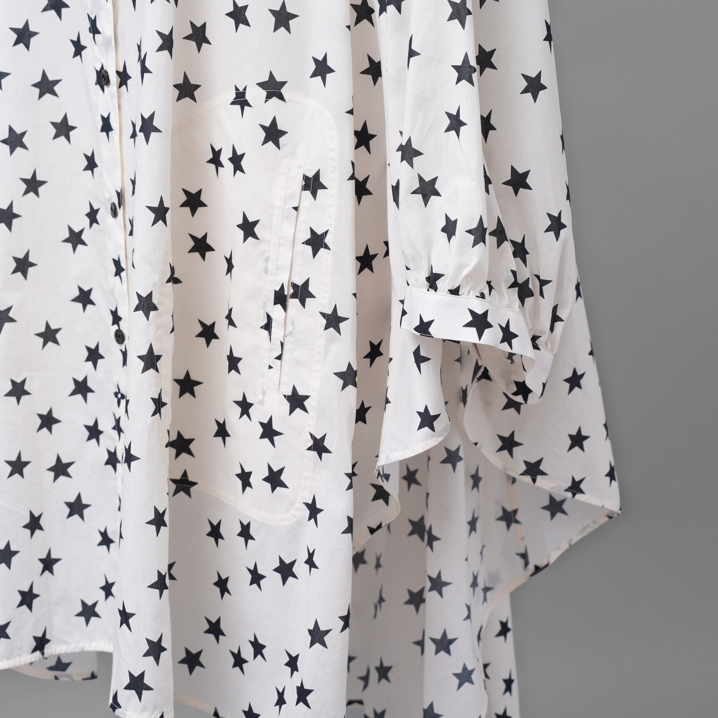 LOUIS VUITTON ルイヴィトン /  22AW LVロゴ・スタープリント ルーズシャツ ワンピース / 星柄 シャツ ワンピース / 1AA9FH / size 34 (IVORY WHITE) レディース