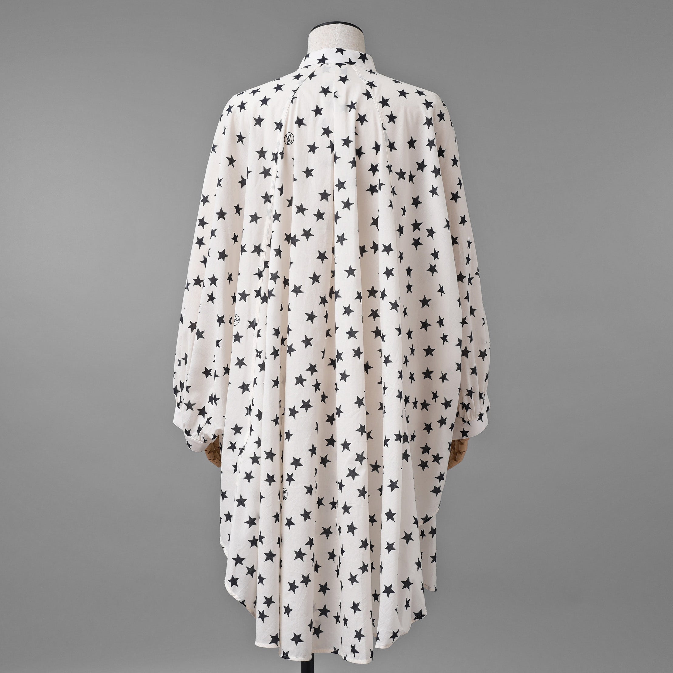 LOUIS VUITTON ルイヴィトン /  22AW LVロゴ・スタープリント ルーズシャツ ワンピース / 星柄 シャツ ワンピース / 1AA9FH / size 34 (IVORY WHITE) レディース