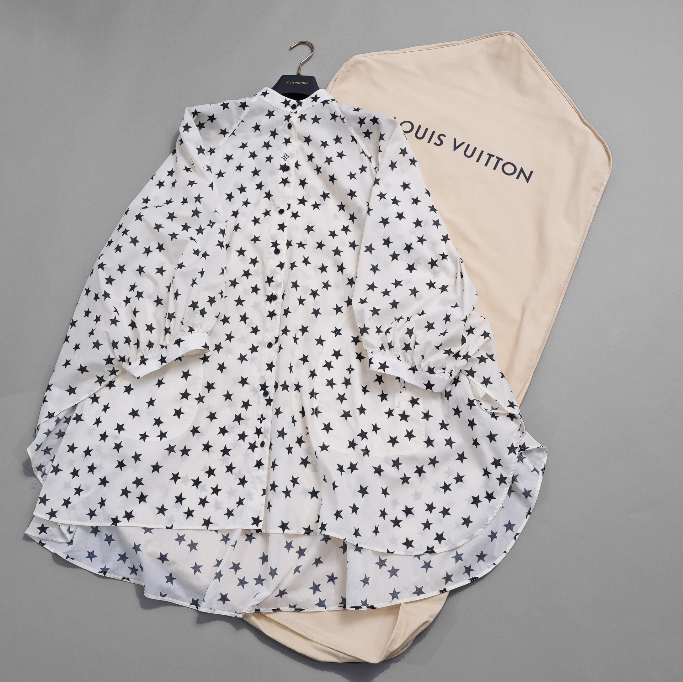 LOUIS VUITTON ルイヴィトン /  22AW LVロゴ・スタープリント ルーズシャツ ワンピース / 星柄 シャツ ワンピース / 1AA9FH / size 34 (IVORY WHITE) レディース