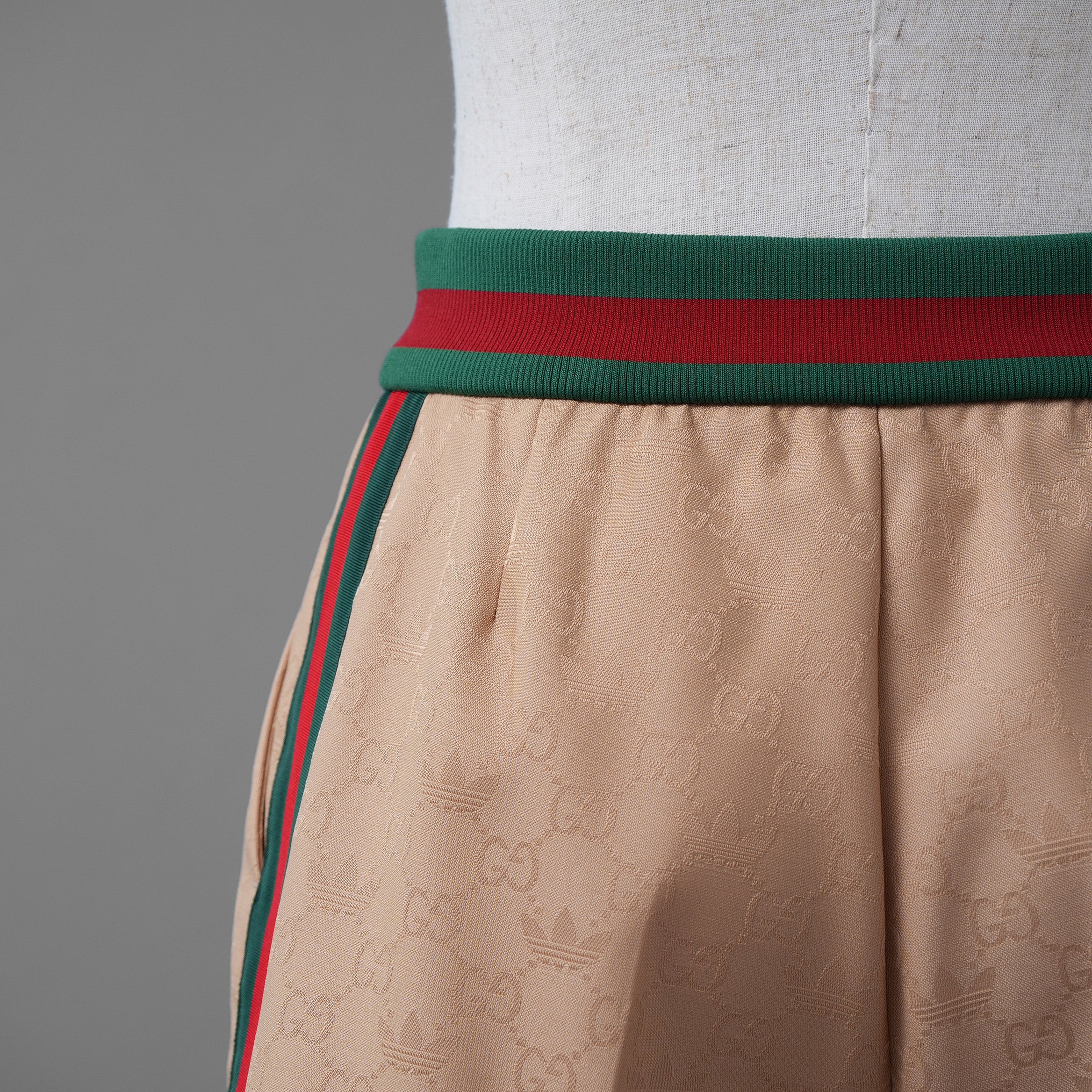 GUCCI × adidas グッチ×アディダス コラボ / 美品 22SS GGジャカード トレフォイル ショートパンツ ボトムス / size 40 (BEIGE) レディース