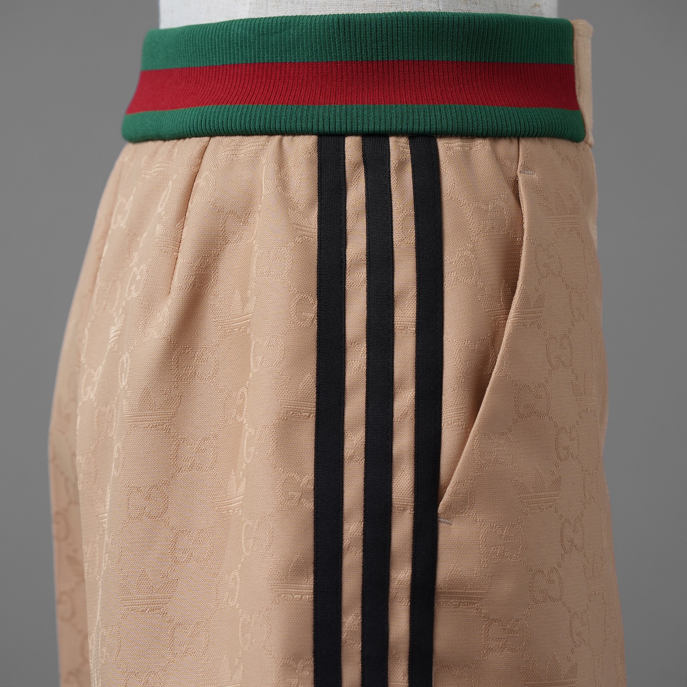 GUCCI × adidas グッチ×アディダス コラボ / 美品 22SS GGジャカード トレフォイル ショートパンツ ボトムス / size 40 (BEIGE) レディース