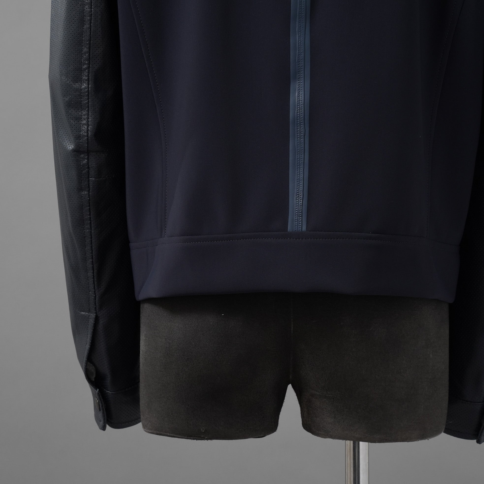 LANVIN COLLECTION x EMMETI ランバンコレクション エンメティ コラボ / 美品 23SS TALBOT パンチングレザー 切替 ライダースジャケット / size 48 (NAVY)