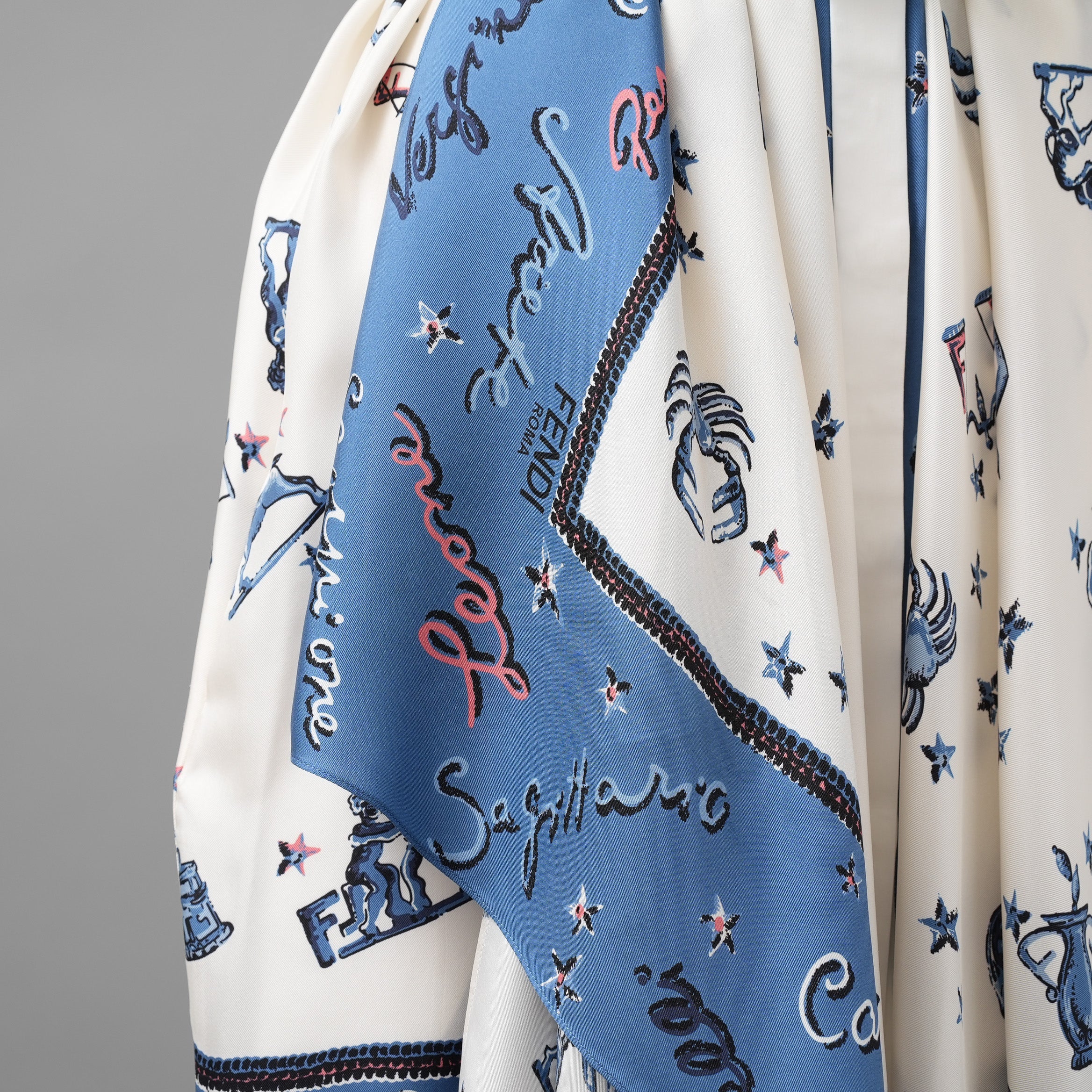FENDI フェンディ / 美品 23SS リゾート 今田美桜 着用 / 星座モチーフ ゾディアックプリント シルク ドレープドレス  / ワンピース / FDC727 ANR4 / size 40 (MULTI COLOR) レディース
