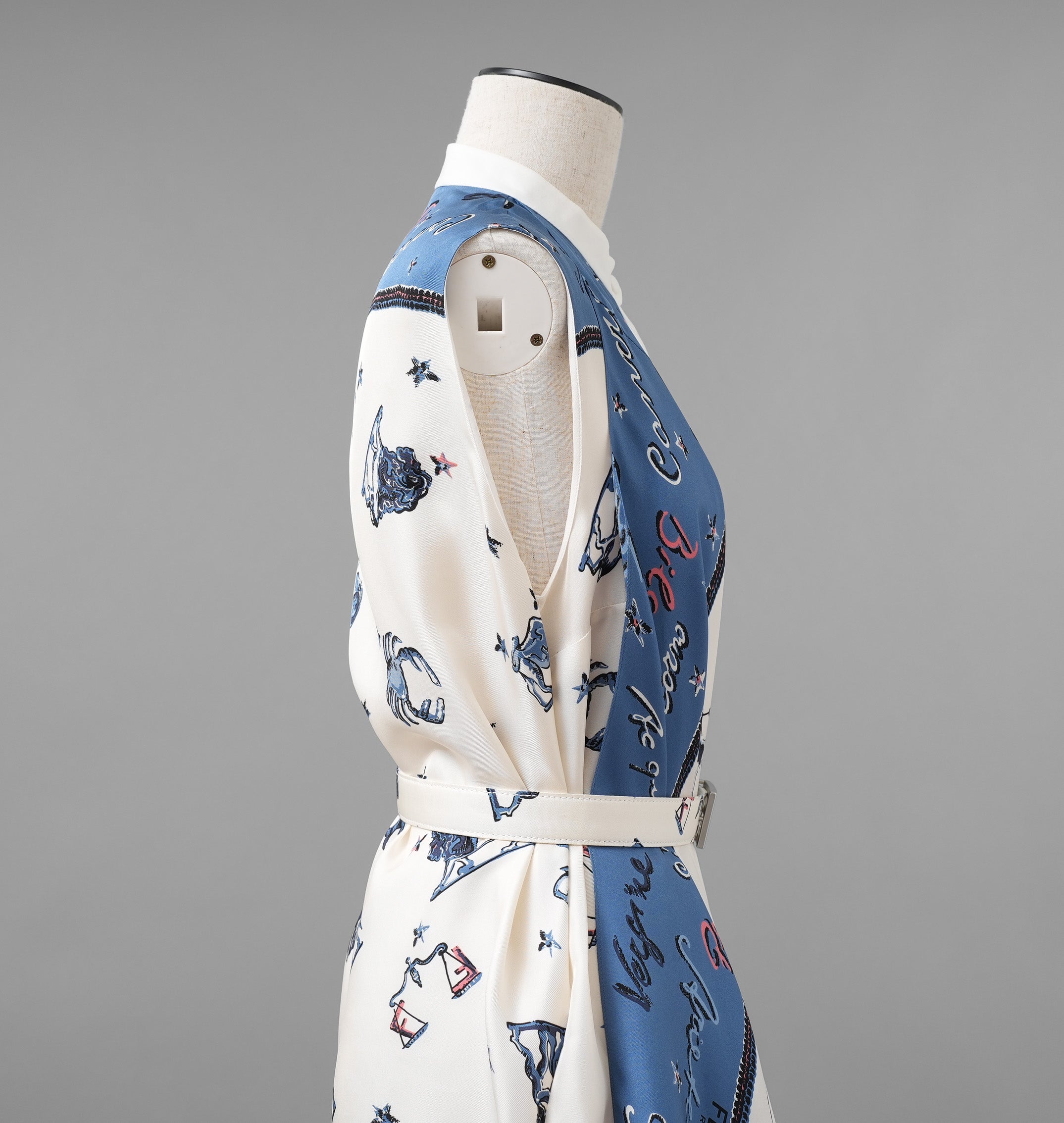 FENDI フェンディ / 美品 23SS リゾート 今田美桜 着用 / 星座モチーフ ゾディアックプリント シルク ドレープドレス  / ワンピース / FDC727 ANR4 / size 40 (MULTI COLOR) レディース