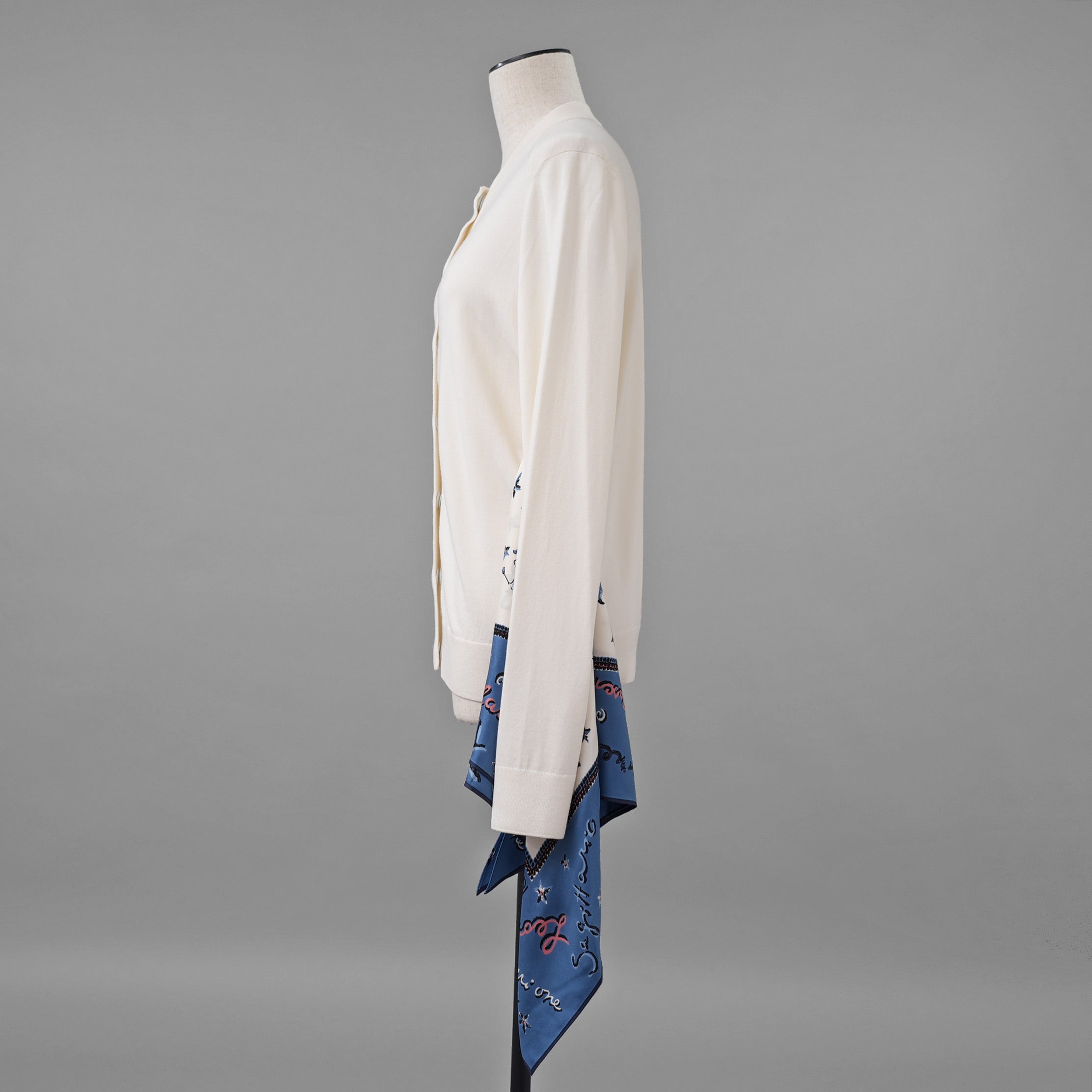 FENDI フェンディ / 美品 23SS リゾート 星座モチーフ ゾディアック プリント シルクスカーフ切替 ニット カーディガン / FZC973 ANZD / size 40 (IVORY WHITE) レディース