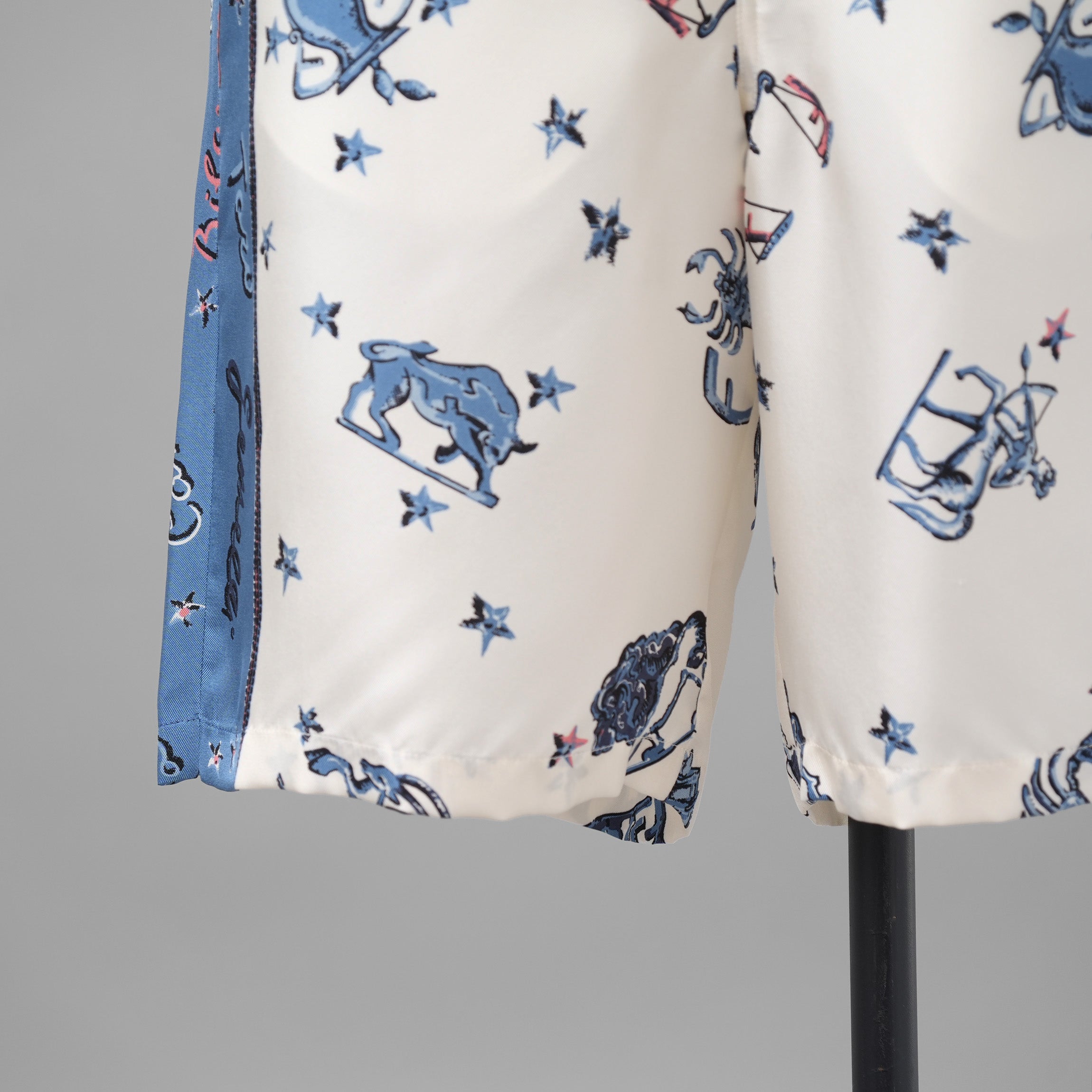FENDI フェンディ / 美品 23SS リゾート 星座モチーフ ゾディアック プリント シルク メンズ ショートパンツ / FB0936 AO6X / size 44 (MULTI COLOR)