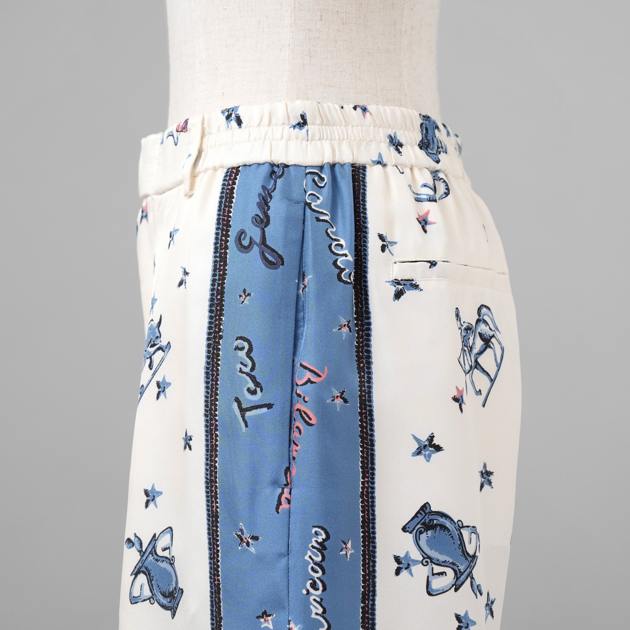 FENDI フェンディ / 美品 23SS リゾート 星座モチーフ ゾディアック プリント シルク メンズ ショートパンツ / FB0936 AO6X / size 44 (MULTI COLOR)