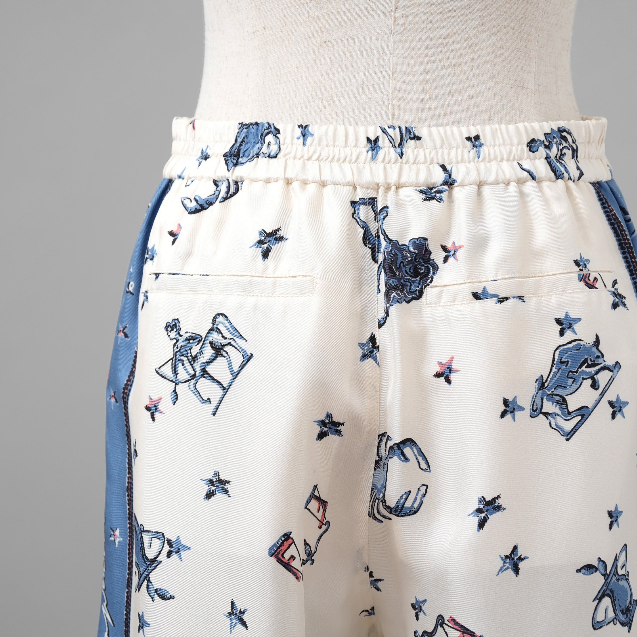 FENDI フェンディ / 美品 23SS リゾート 星座モチーフ ゾディアック プリント シルク メンズ ショートパンツ / FB0936 AO6X / size 44 (MULTI COLOR)