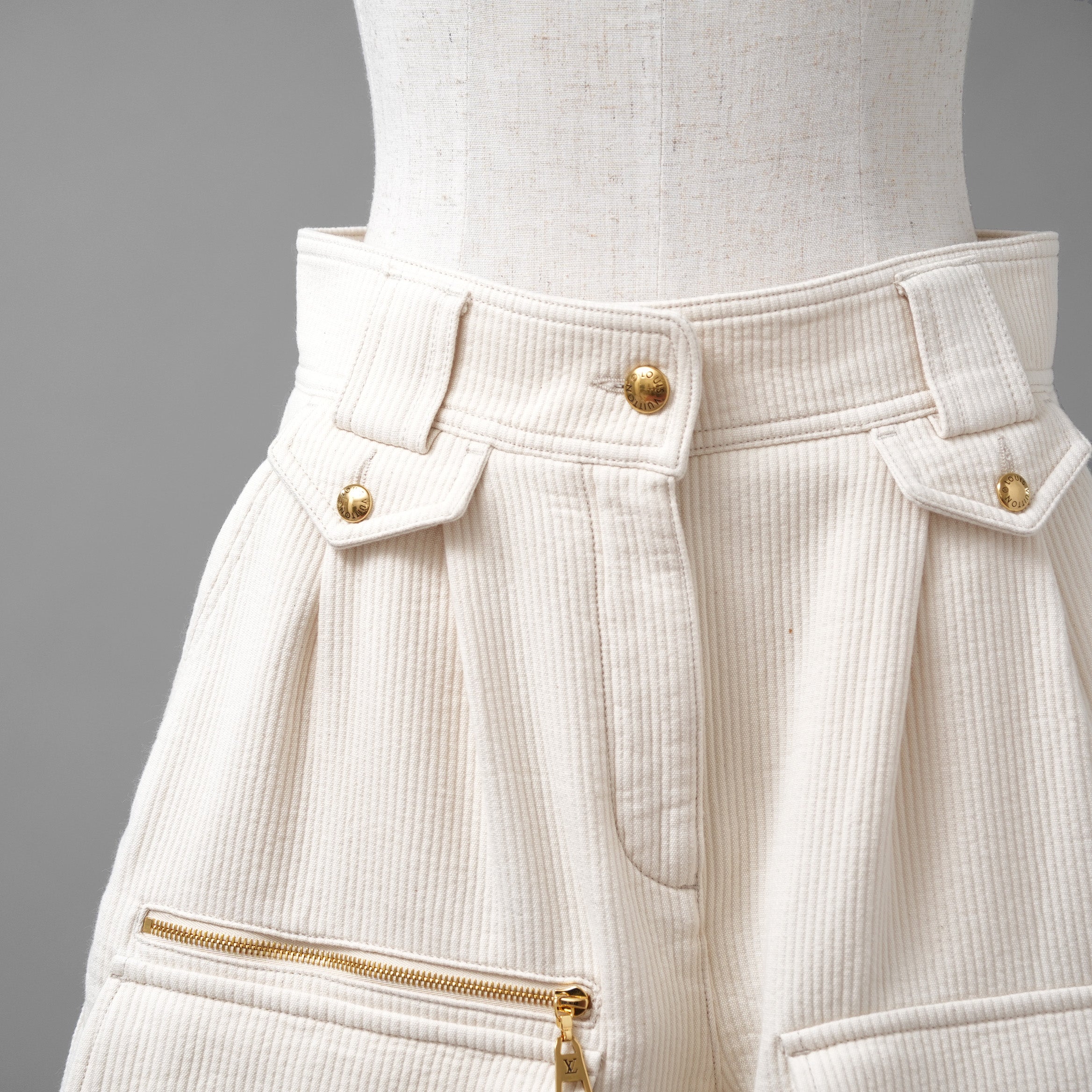 LOUIS VUITTON ルイヴィトン / 22AW コーデュロイ カーゴ  ショートパンツ/ RW222J DA8 FNPA16 / size 38 (IVORY WHITE × GOLD) レディース