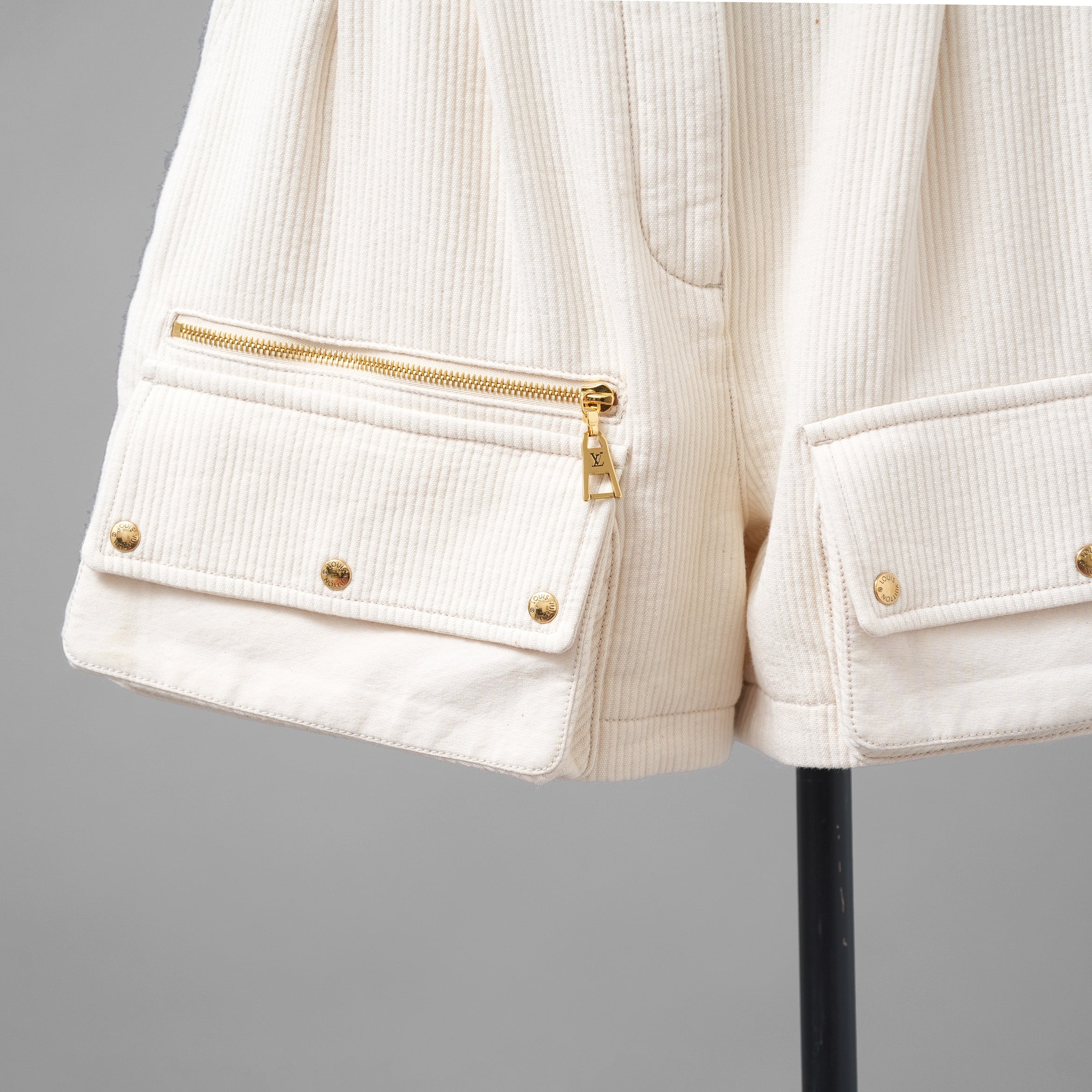 LOUIS VUITTON ルイヴィトン / 22AW コーデュロイ カーゴ  ショートパンツ/ RW222J DA8 FNPA16 / size 38 (IVORY WHITE × GOLD) レディース