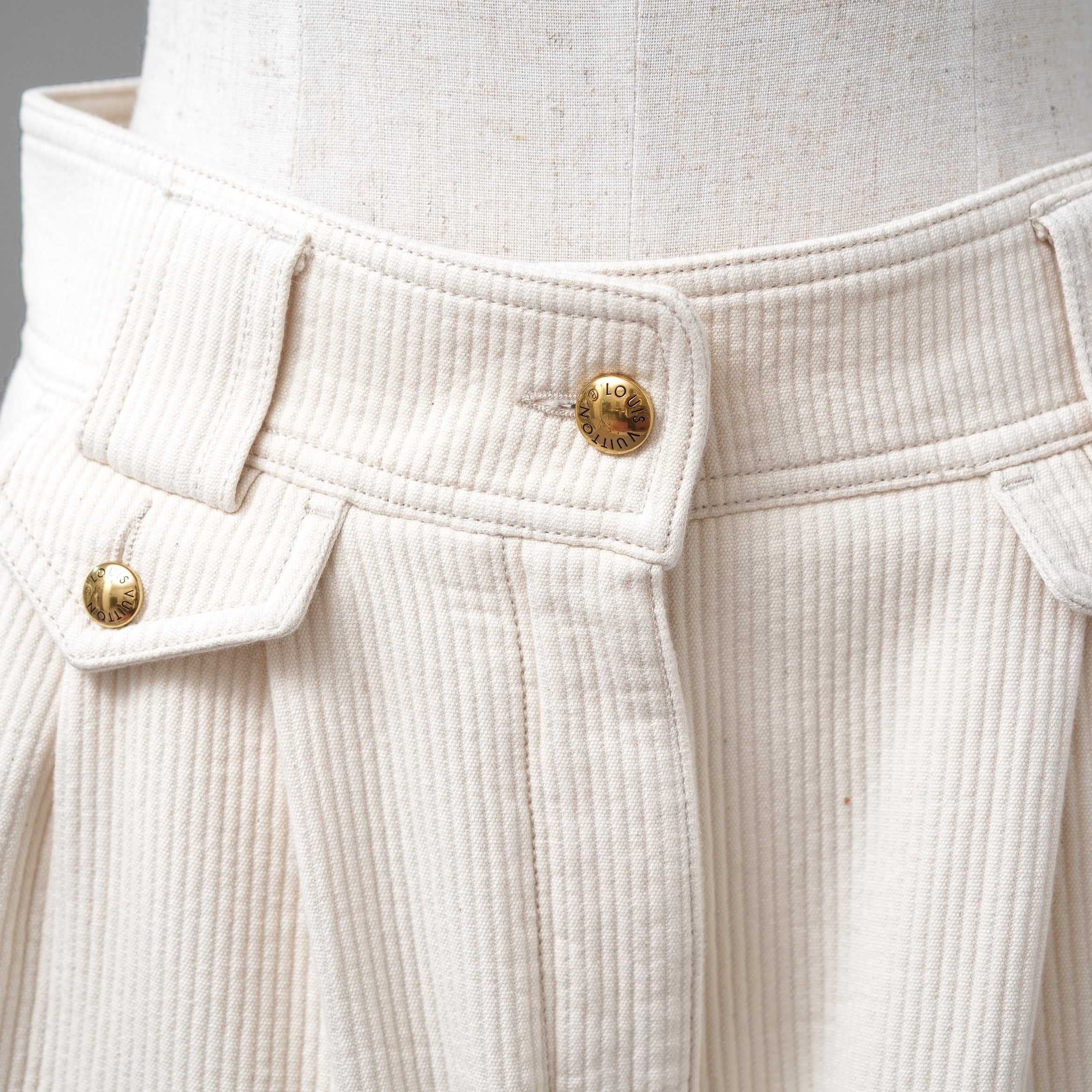 LOUIS VUITTON ルイヴィトン / 22AW コーデュロイ カーゴ  ショートパンツ/ RW222J DA8 FNPA16 / size 38 (IVORY WHITE × GOLD) レディース
