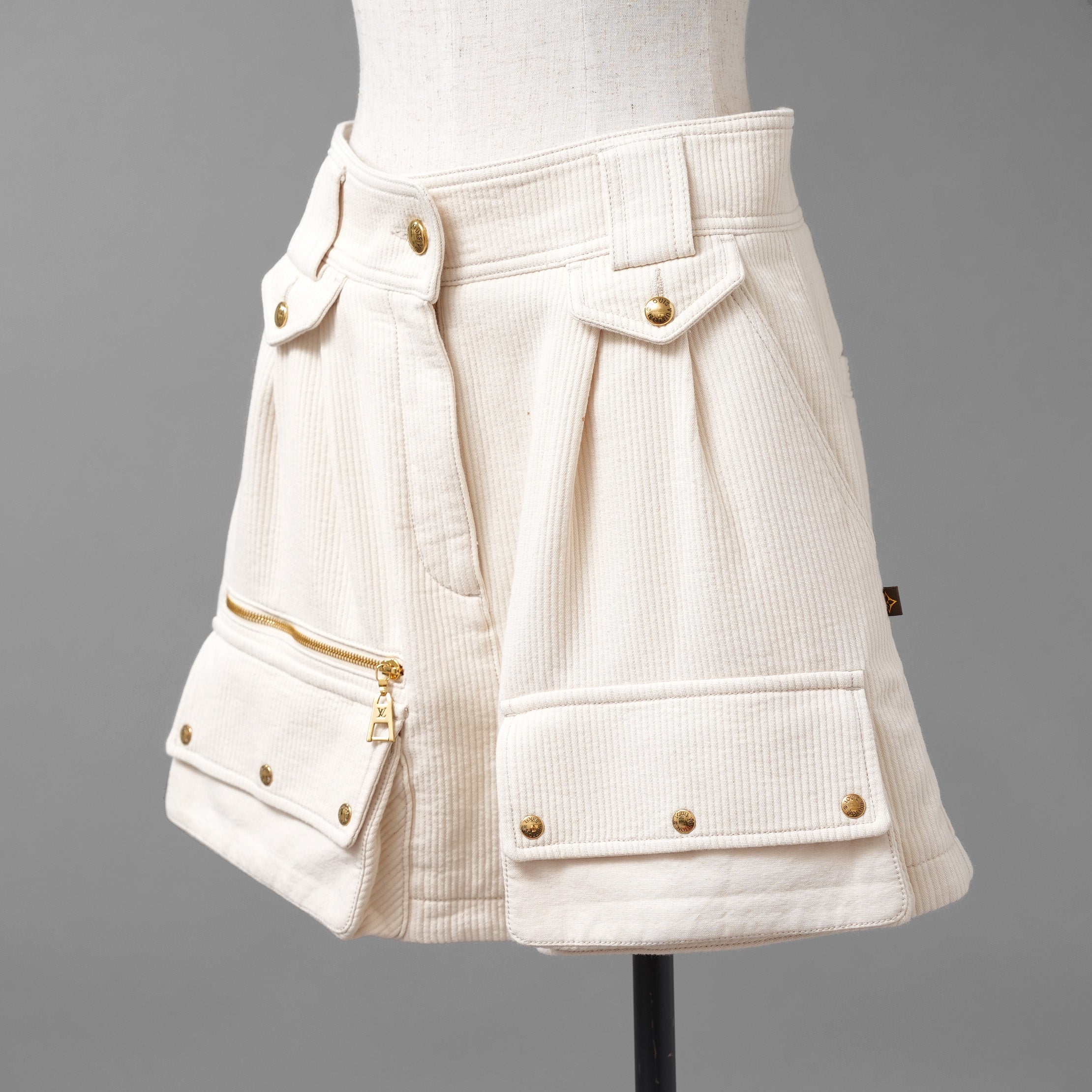 LOUIS VUITTON ルイヴィトン / 22AW コーデュロイ カーゴ  ショートパンツ/ RW222J DA8 FNPA16 / size 38 (IVORY WHITE × GOLD) レディース