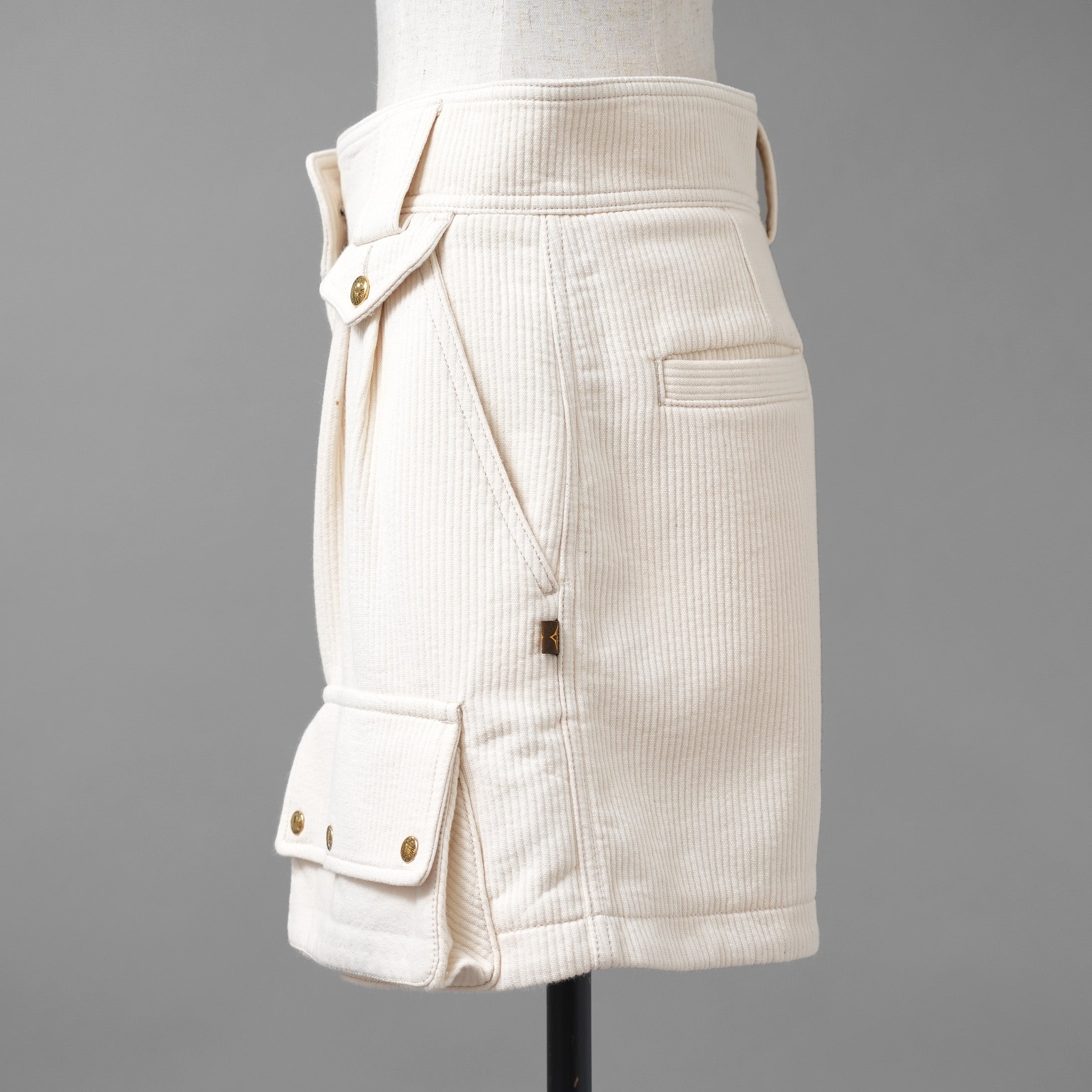 LOUIS VUITTON ルイヴィトン / 22AW コーデュロイ カーゴ  ショートパンツ/ RW222J DA8 FNPA16 / size 38 (IVORY WHITE × GOLD) レディース
