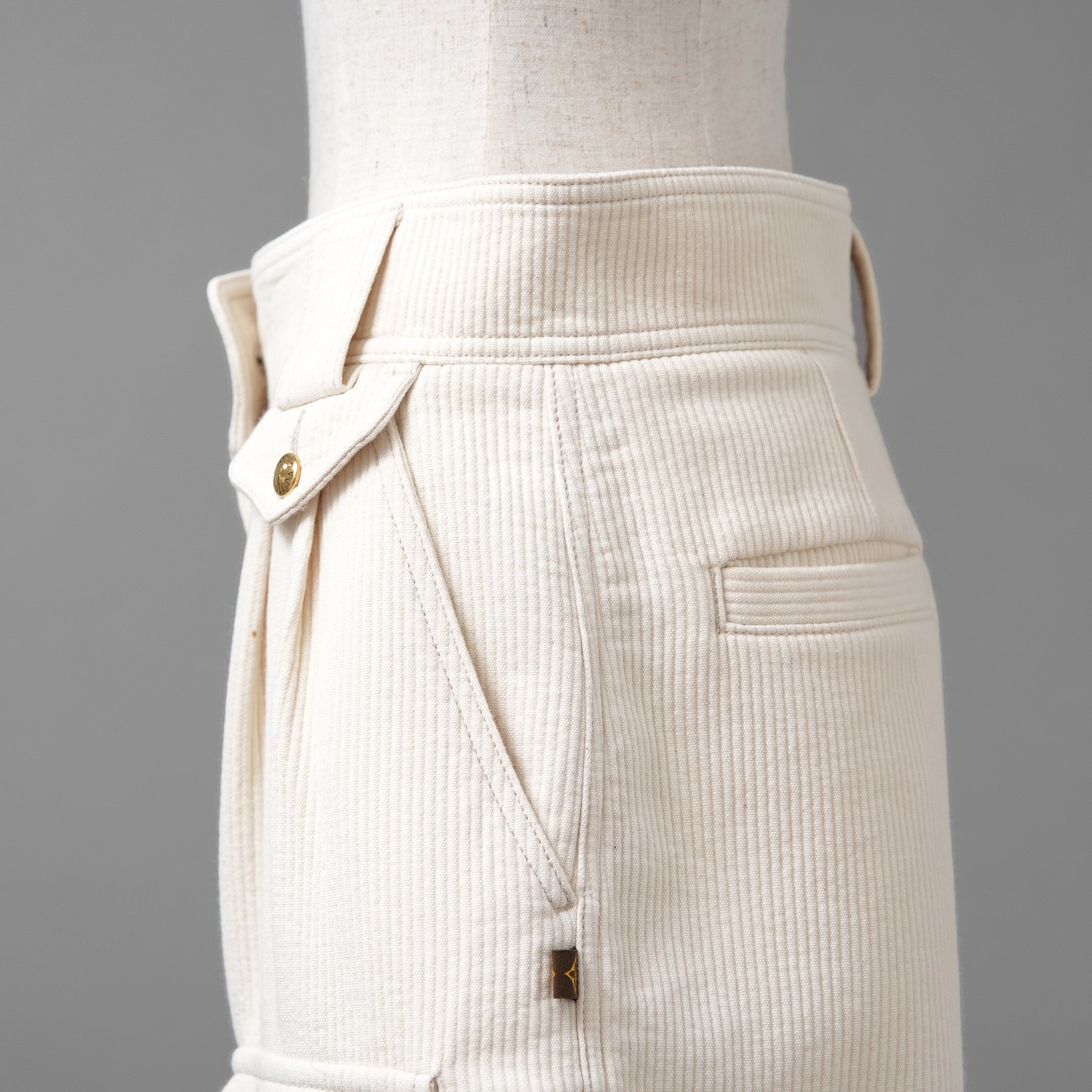 LOUIS VUITTON ルイヴィトン / 22AW コーデュロイ カーゴ  ショートパンツ/ RW222J DA8 FNPA16 / size 38 (IVORY WHITE × GOLD) レディース