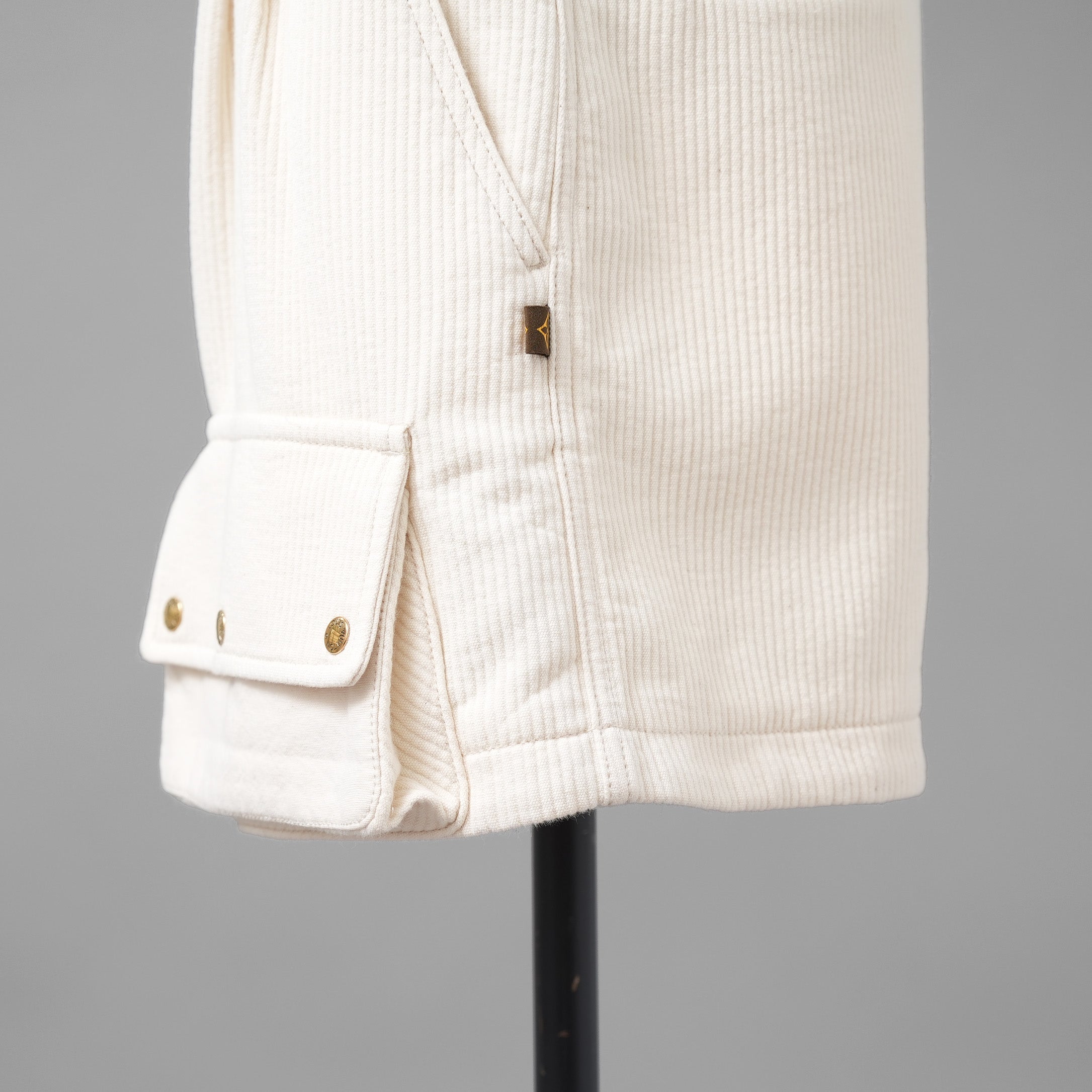 LOUIS VUITTON ルイヴィトン / 22AW コーデュロイ カーゴ  ショートパンツ/ RW222J DA8 FNPA16 / size 38 (IVORY WHITE × GOLD) レディース