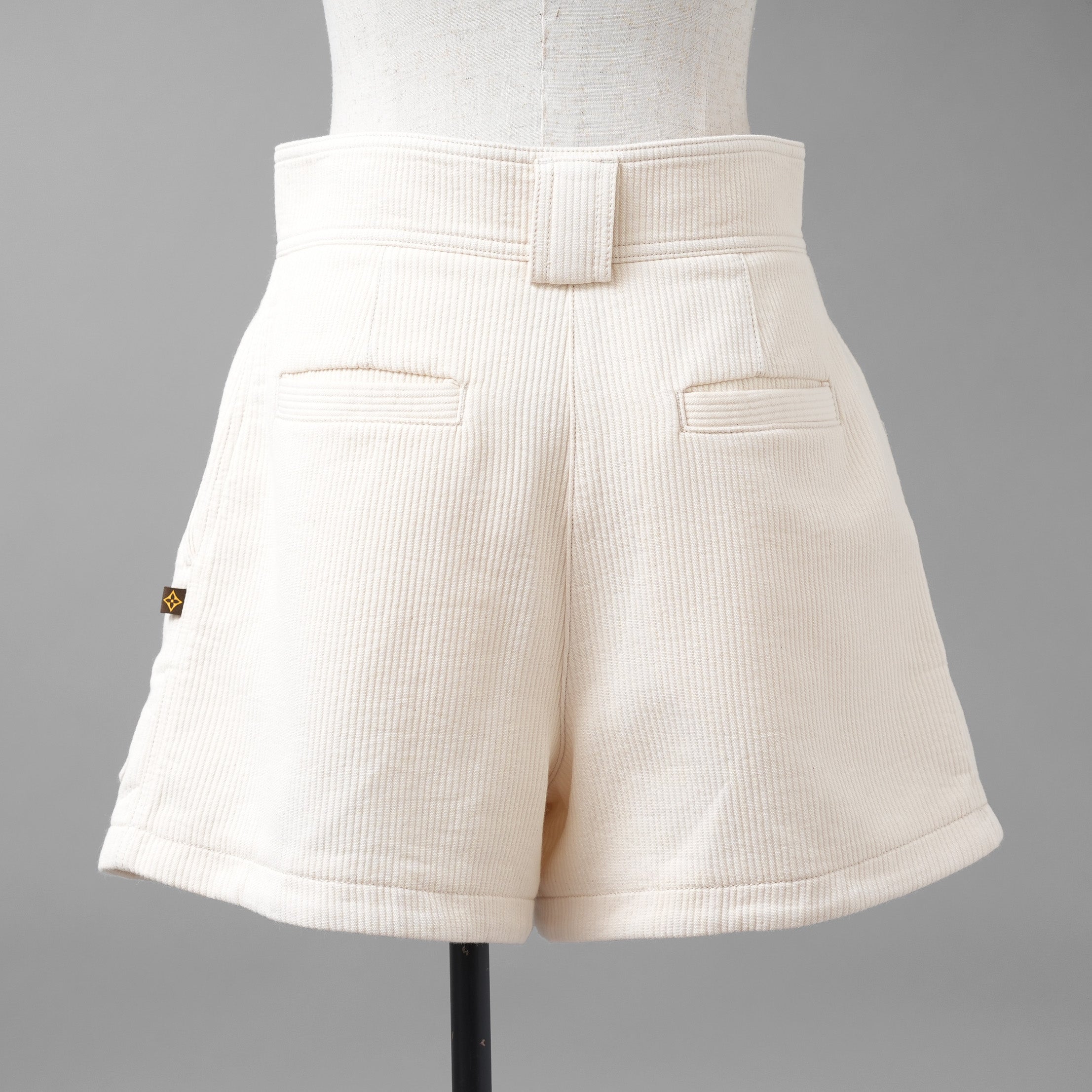 LOUIS VUITTON ルイヴィトン / 22AW コーデュロイ カーゴ  ショートパンツ/ RW222J DA8 FNPA16 / size 38 (IVORY WHITE × GOLD) レディース