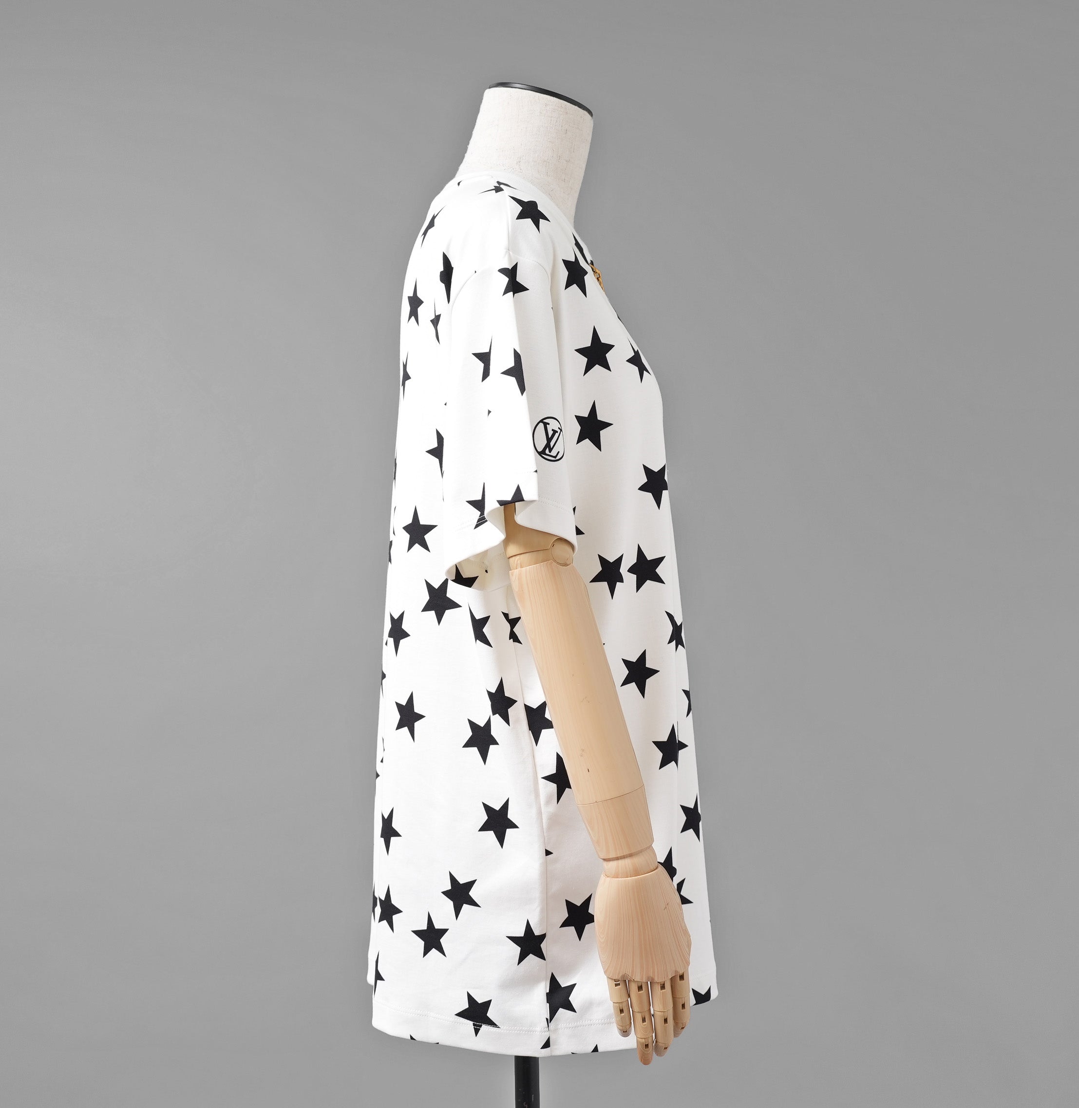 LOUIS VUITTON ルイヴィトン / 美品 22AW LVロゴ・スタープリント  チェーン / 半袖Tシャツ / 1AA9WZ / size M (WHITE) レディース