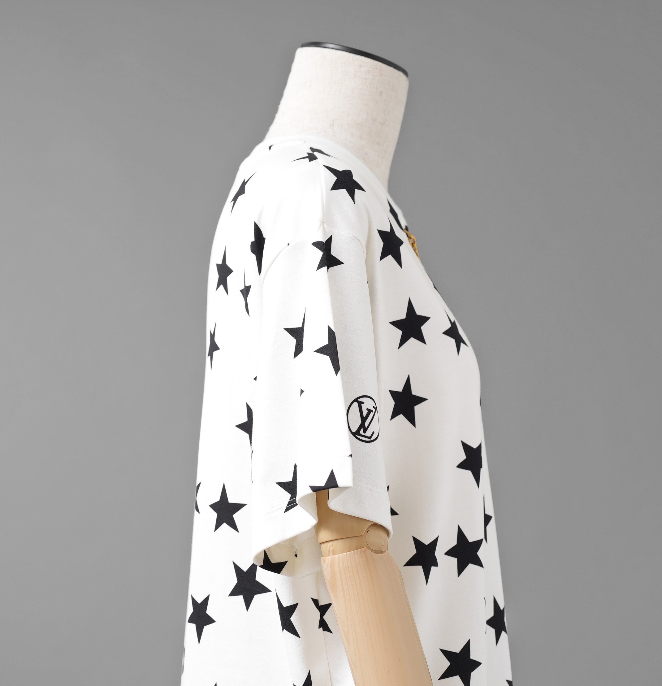 LOUIS VUITTON ルイヴィトン / 美品 22AW LVロゴ・スタープリント  チェーン / 半袖Tシャツ / 1AA9WZ / size M (WHITE) レディース