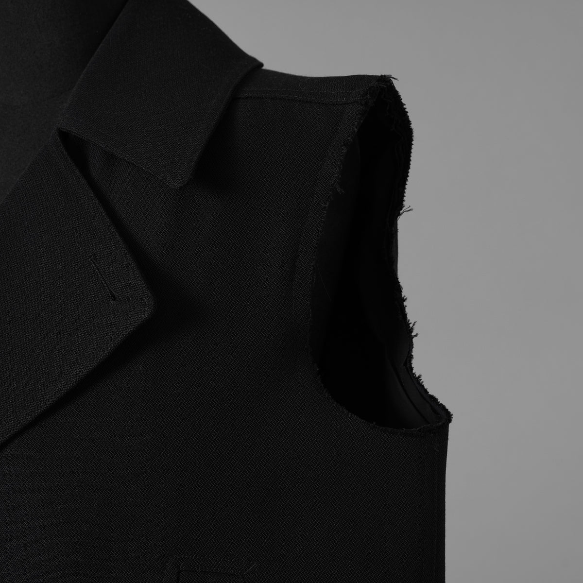 Rick Owens リックオウエンス / 美品 23AW LOXOR 期 / Black Sleeveless Slim Drella Coat コート ノースリーブ ドレラコート / RL02C7952-TWM / size 46 (BLACK) 352082-in-ue