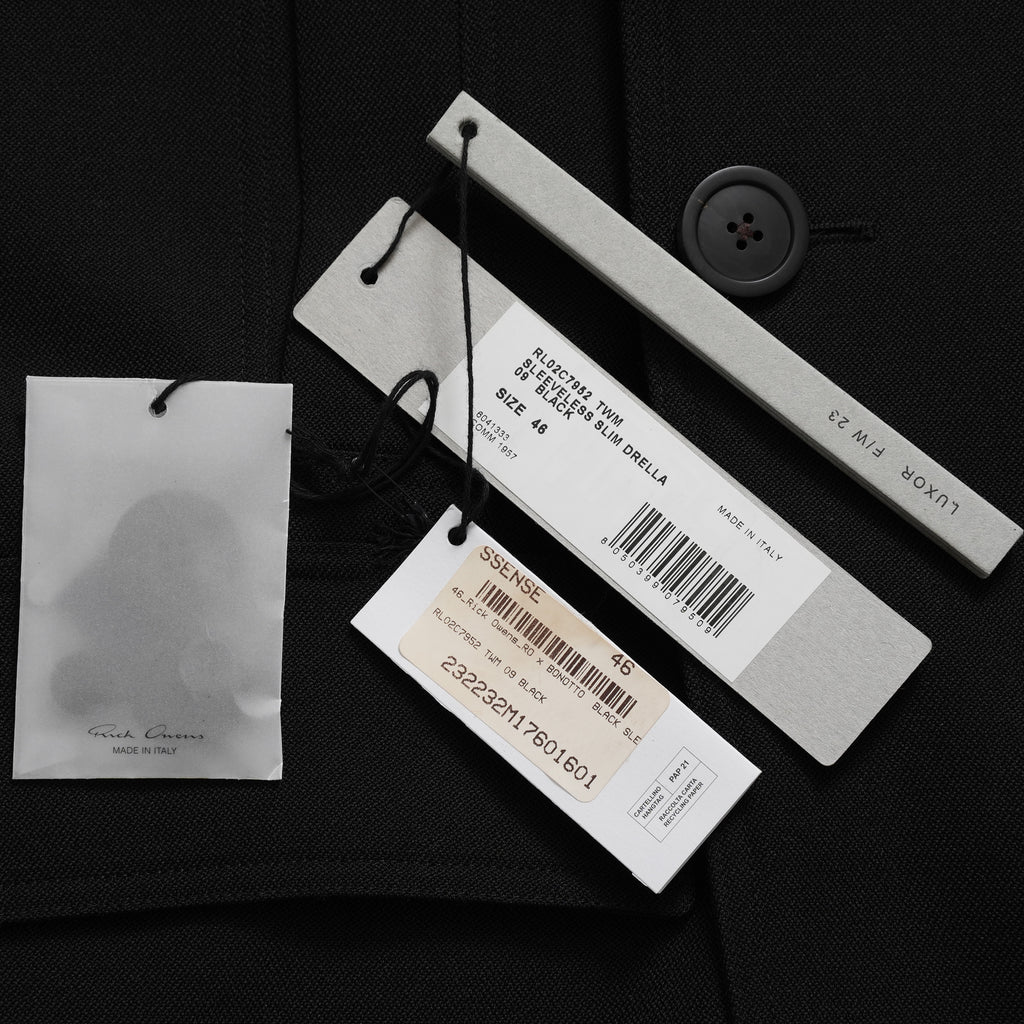 Rick Owens リックオウエンス / 美品 23AW LOXOR 期 / Black Sleeveless Slim Drella Coat コート ノースリーブ ドレラコート / RL02C7952-TWM / size 46 (BLACK) 352082-in-ue