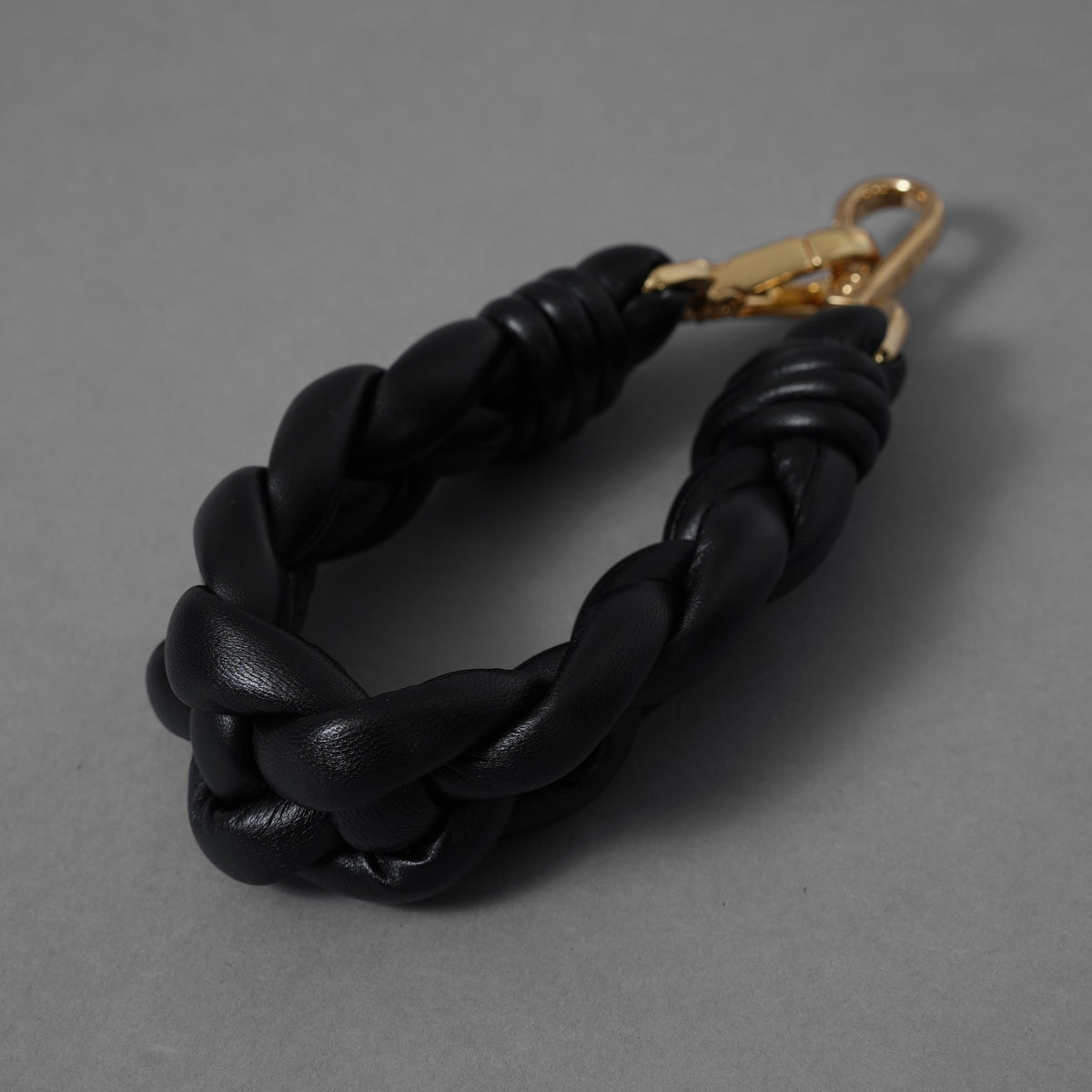 FENDI フェンディ / 美品 ミニ ストラップ ユー（Mini Strap You）ナッパレザー 編み込み ショートストラップ アクセサリー / BLACK 352081-izm
