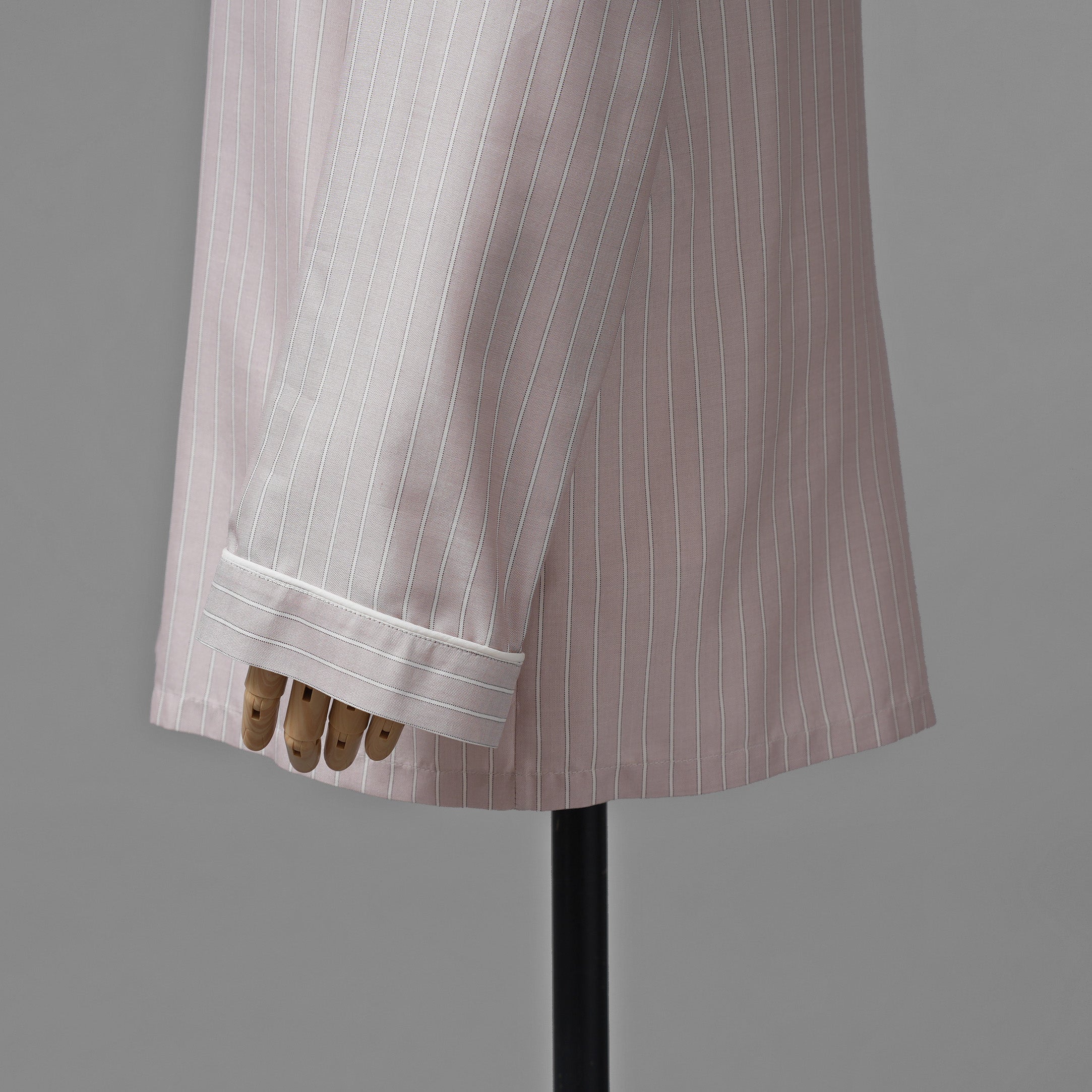 新品 希少 CELINE セリーヌ / 24SS 麻布台ヒルズ限定 トリオンフロゴ入り ストライプシルク パジャマ セットアップ / 長袖シャツ / パンツ / 2C17B948S / 2P26A948S / size 36 (LIGHHT PINK) レディース