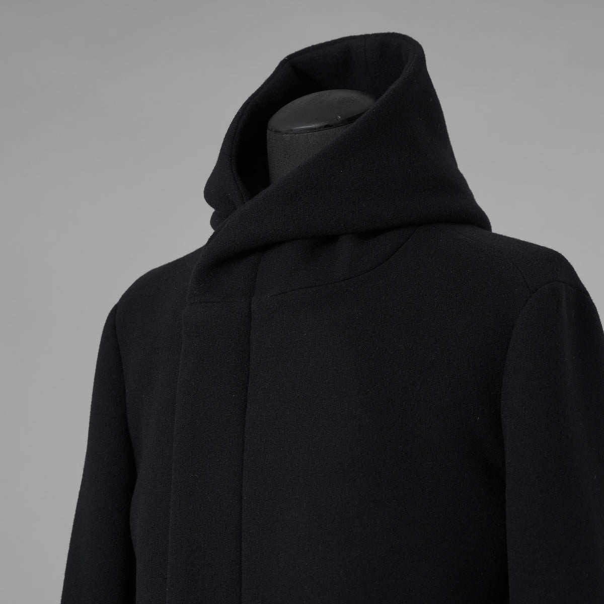 1PIU1UGUALE3 ウノピゥウノウグァーレトレ / 18AW 美品 WRAP NECK HOOD COAT ウールカシミア メルトンコート アウター / MRC060 WNY016 / size 4 (BLACK) 123023-alm