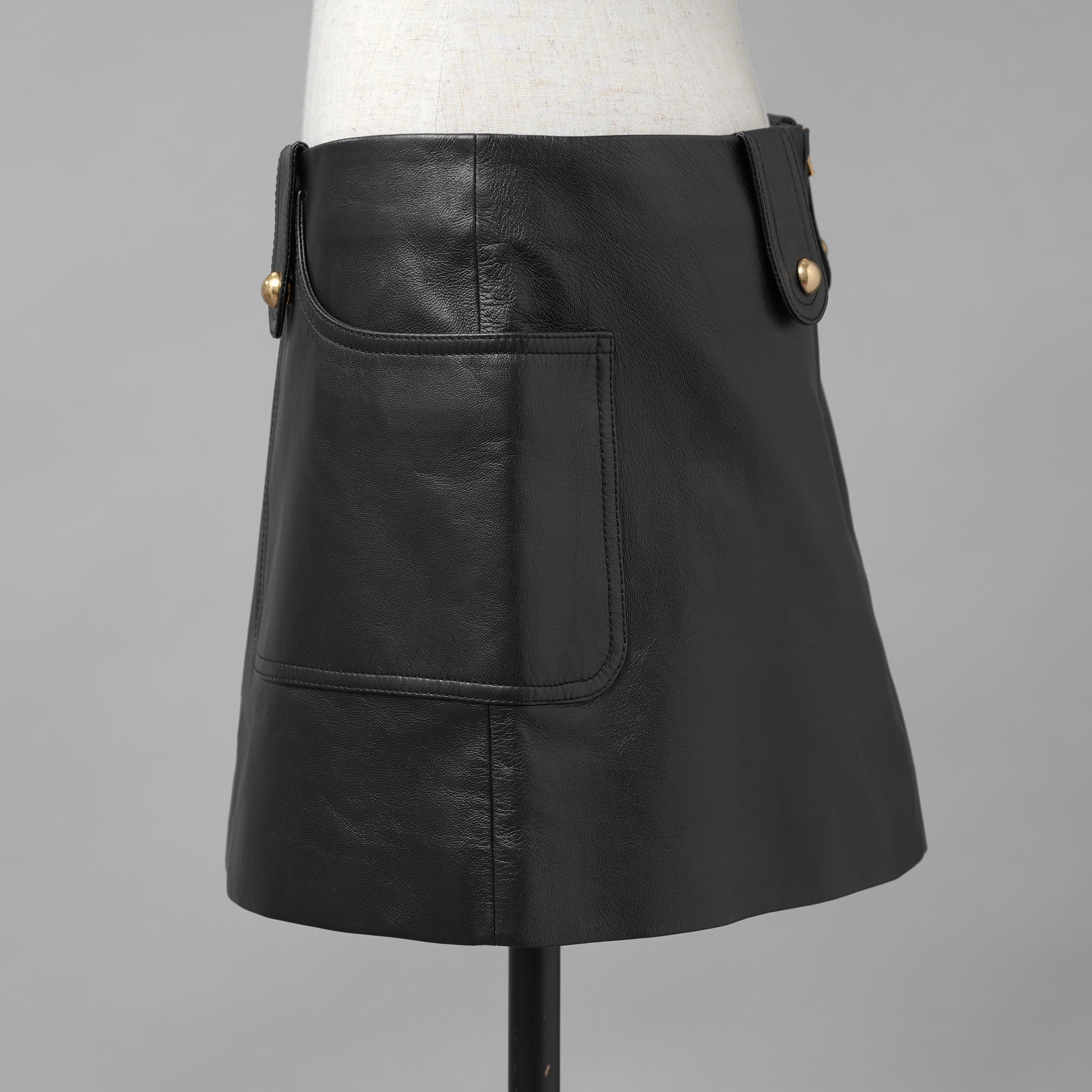 CELINE セリーヌ / 美品 23AW ラムレザー ミニスカート / 2H410305Q / size 38 (BLACK)