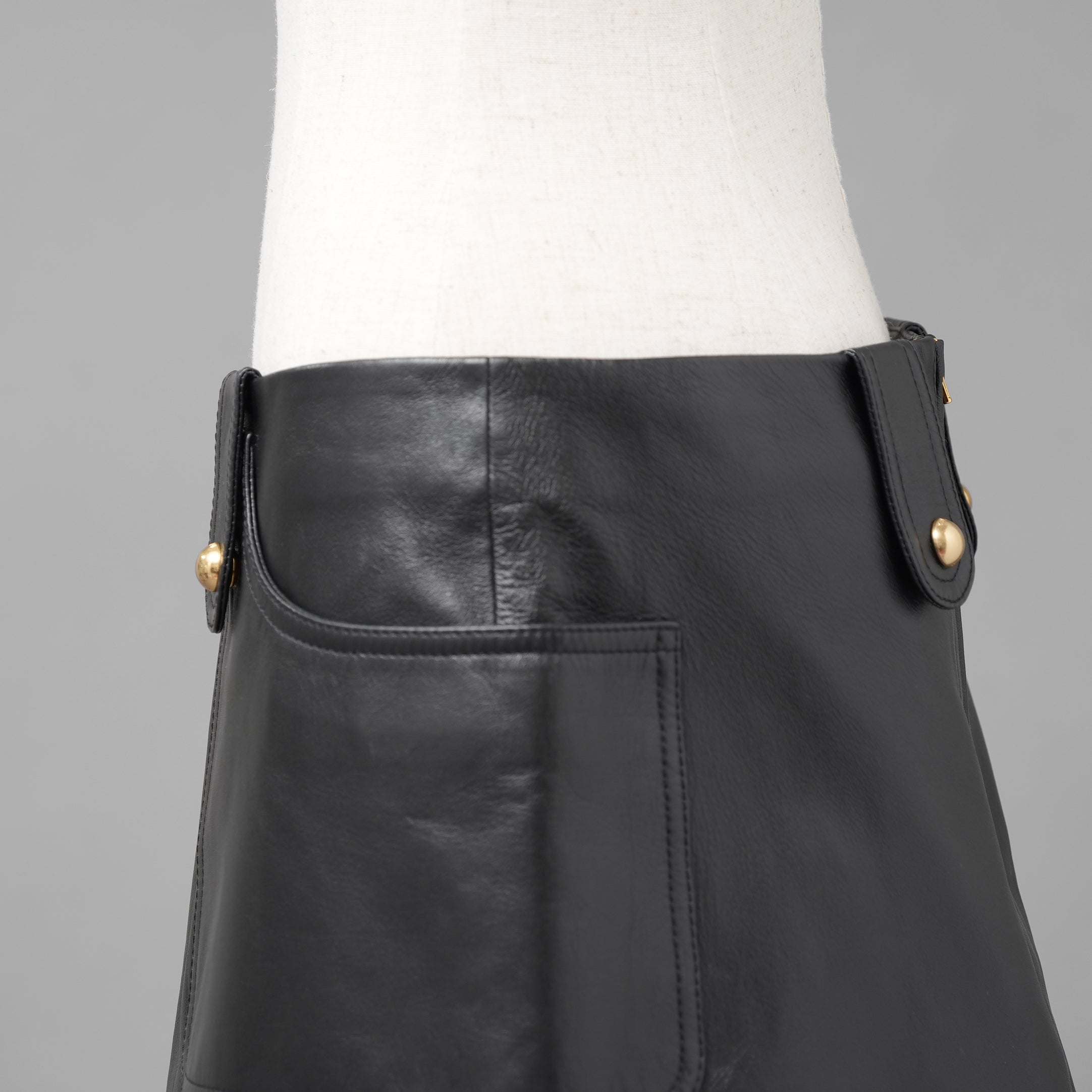 CELINE セリーヌ / 美品 23AW ラムレザー ミニスカート / 2H410305Q / size 38 (BLACK)