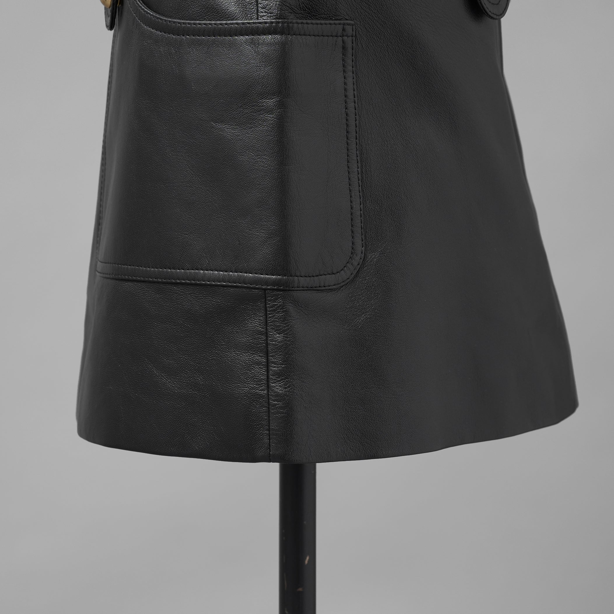 CELINE セリーヌ / 美品 23AW ラムレザー ミニスカート / 2H410305Q / size 38 (BLACK)