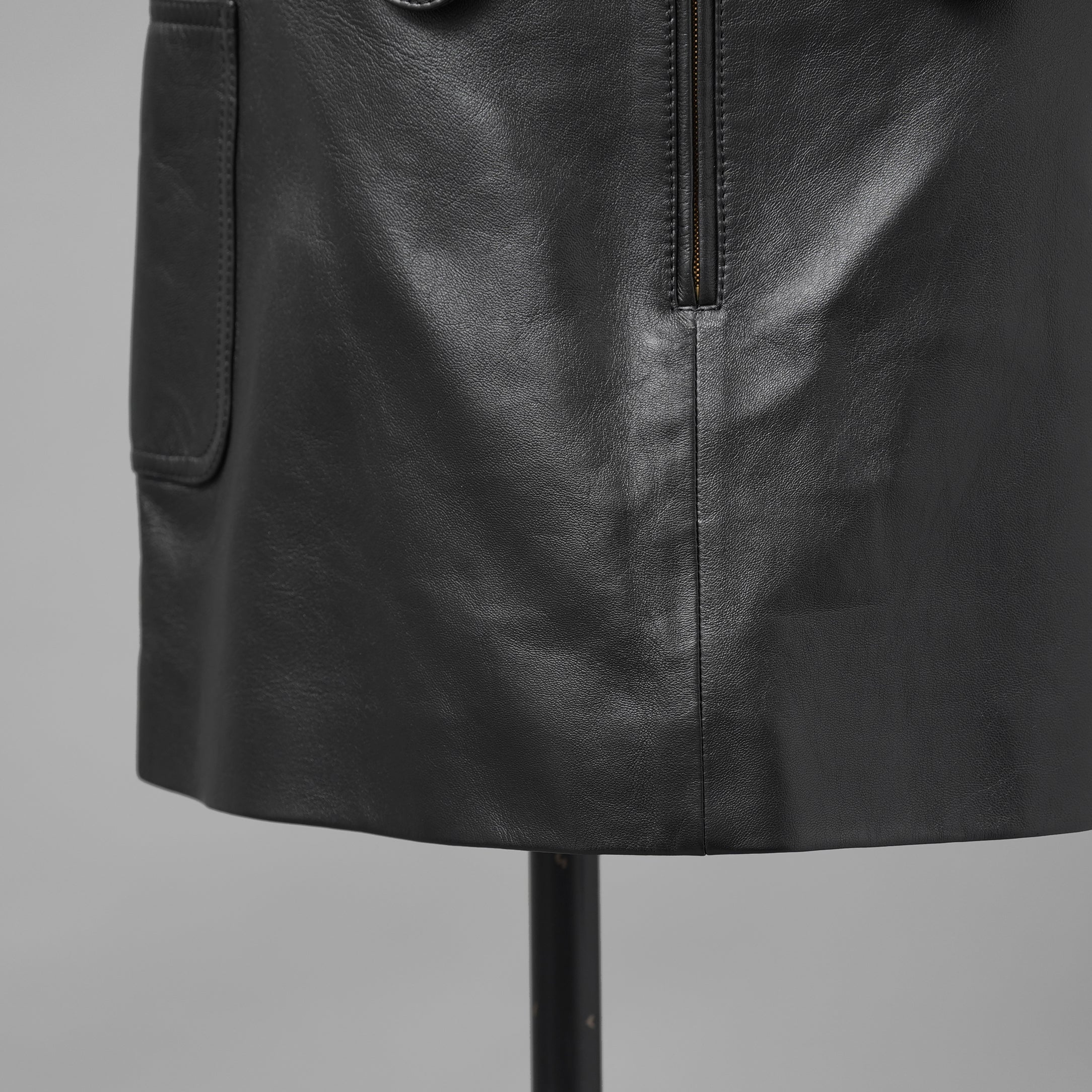 CELINE セリーヌ / 美品 23AW ラムレザー ミニスカート / 2H410305Q / size 38 (BLACK)