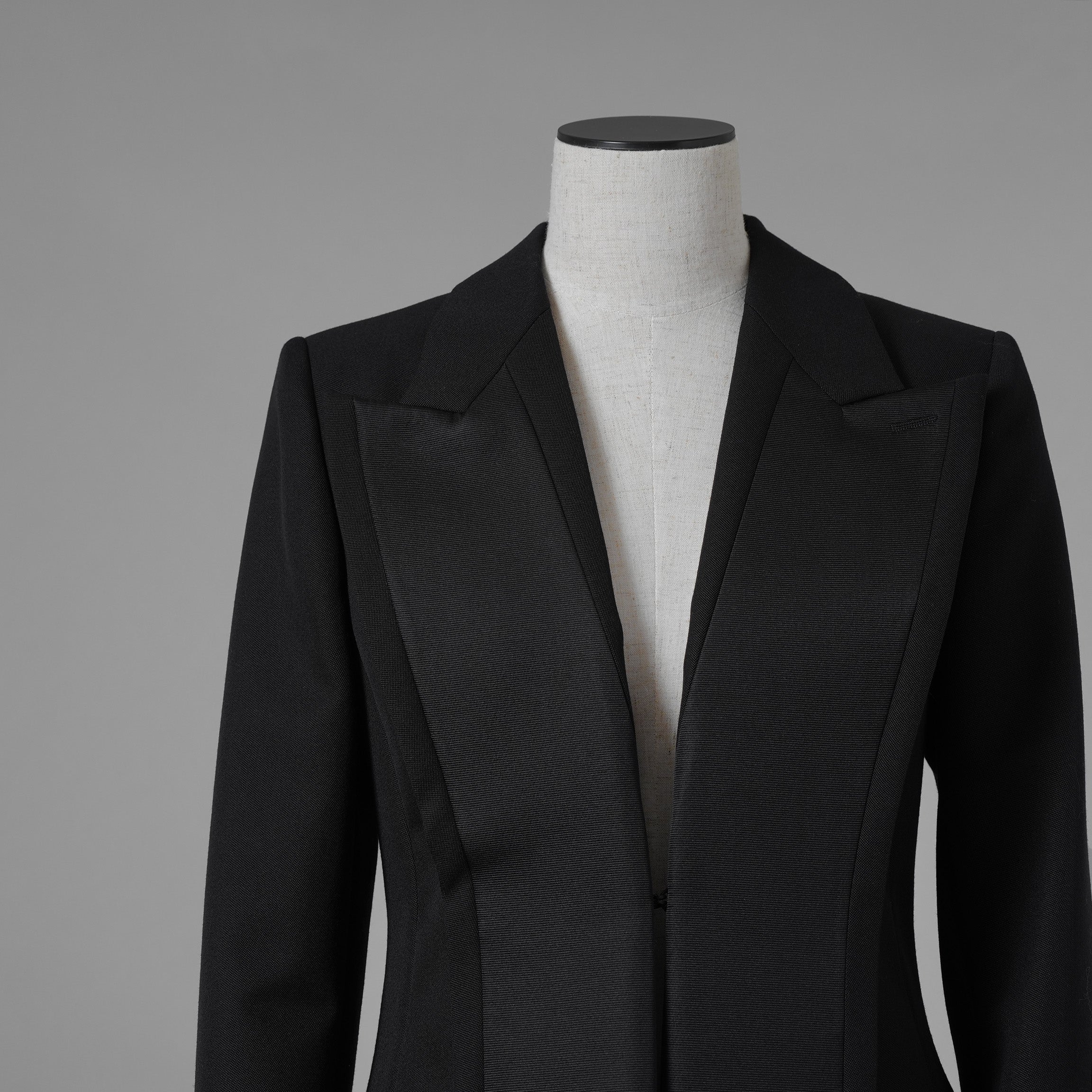 FENDI フェンディ / 美品 21AW Contrasting Lapel Tuxedo Blazer コントラスティング ラペル タキシード ブレザー ジャケット / FJ7215 AHLA / size 40 (BLACK) レディース 352092-izm