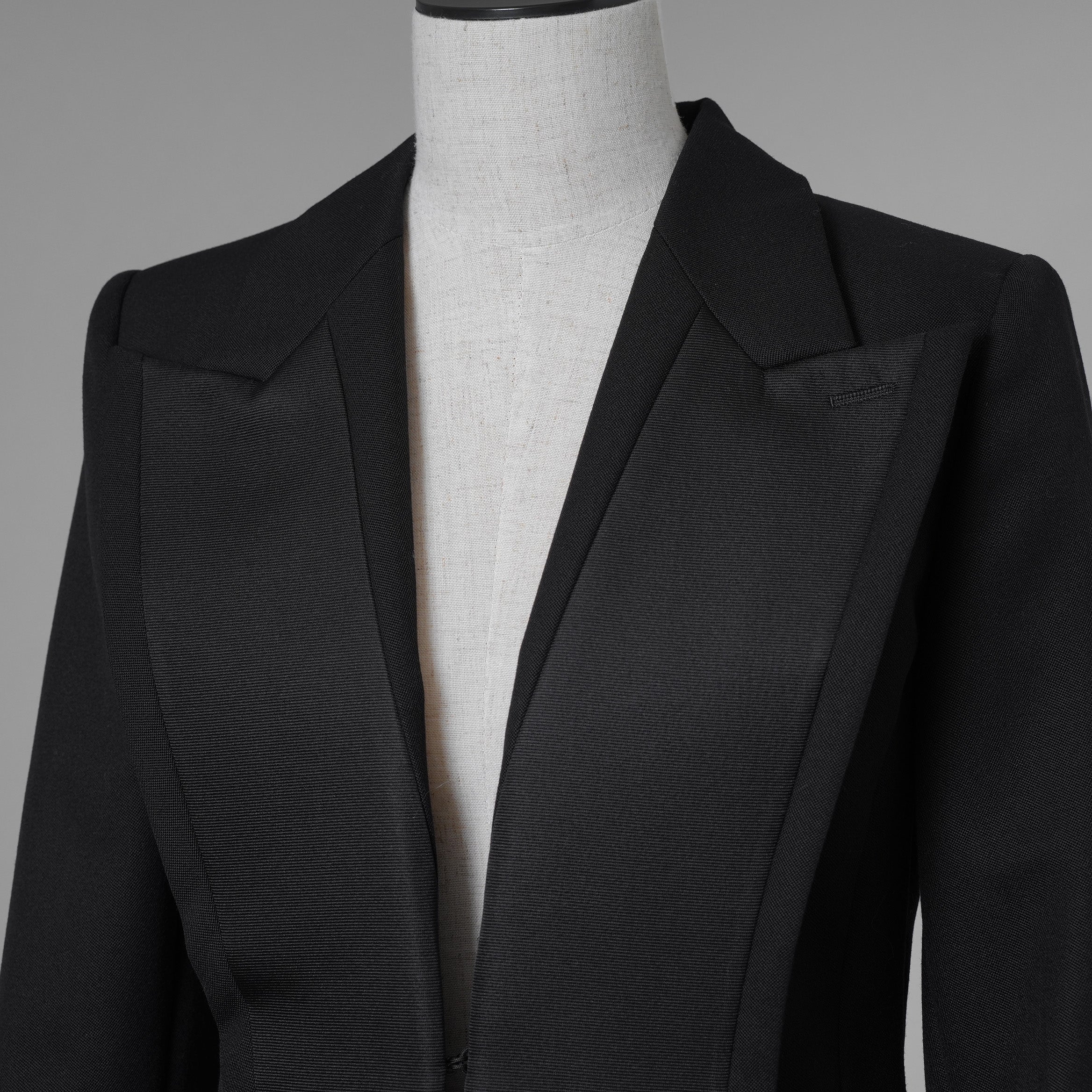 FENDI フェンディ / 美品 21AW Contrasting Lapel Tuxedo Blazer コントラスティング ラペル タキシード ブレザー ジャケット / FJ7215 AHLA / size 40 (BLACK) レディース 352092-izm