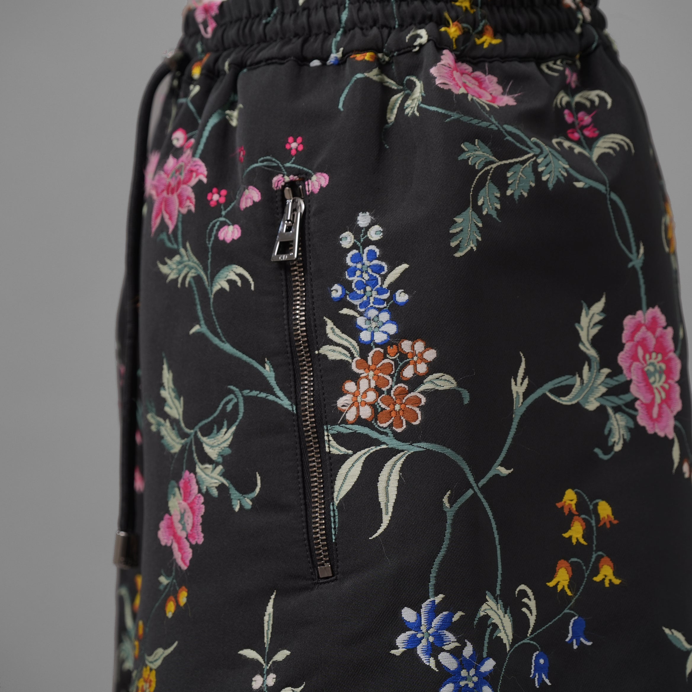 Christian Dior クリスチャンディオール / 美品 23SS ランウェイ look64 / 花柄刺繍 ブラックフローラル イージー / ショート パンツ / 327P16A2700 / size 40 (BLACK) レディース