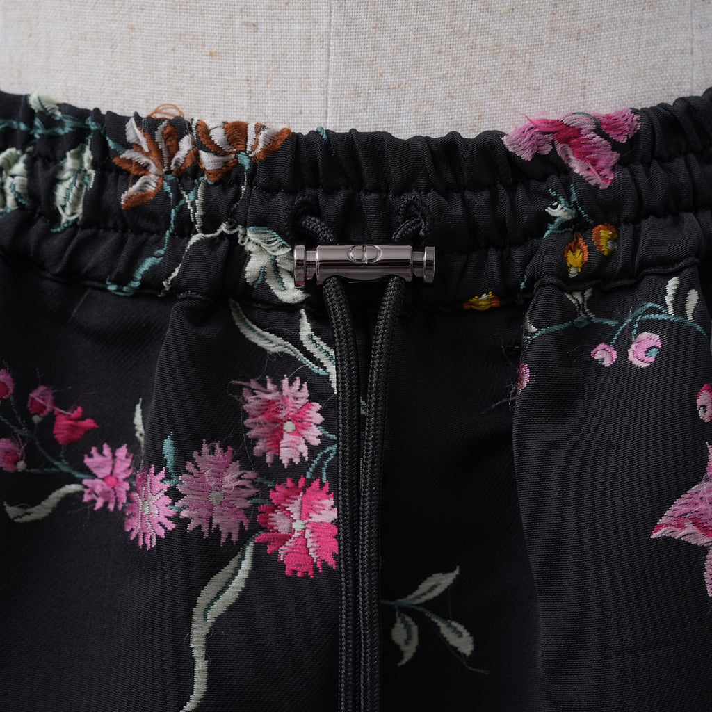 Christian Dior クリスチャンディオール / 美品 23SS ランウェイ look64 / 花柄刺繍 ブラックフローラル イージー / ショート パンツ / 327P16A2700 / size 40 (BLACK) レディース